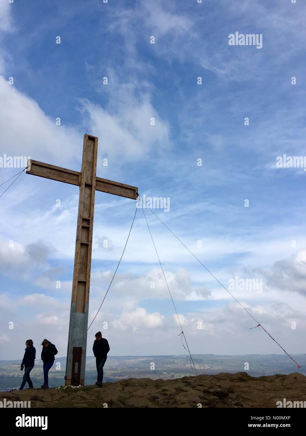 Otley, Leeds celebrazioni Pasquali - 30 Marzo 2018 Una Pasqua croce è stata eretta a sorpresa Visualizza vicino a Otley per Pasqua. La croce è stata eretta ogni anno a partire dal 1968. Foto Stock