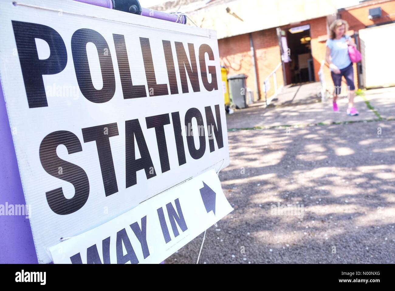 Elezioni locali UK - Worcester, Regno Unito - giovedì 3 maggio 2018 - Gli elettori arriva a Portobello pub stazione di polling per le elezioni locali oggi per Worcester City Council per un terzo dei seggi del Consiglio Foto Stock