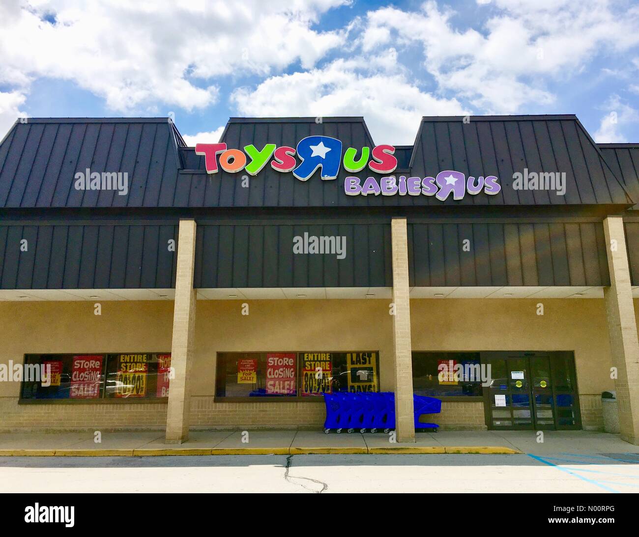 Brookfield, WI, Stati Uniti d'America. 28 GIU, 2018. Toys "R" Us di chiusura, 28 giugno 2018, Brookfield, WI, Toys "R" Us ubicazione Brookfield si chiude con un giorno di anticipo della chiusura obbligatoria di tutti noi posizioni su Venerdì, DianaJ/StockimoNews/Alamy Credito: Diana J./StockimoNews/Alamy Live News Foto Stock