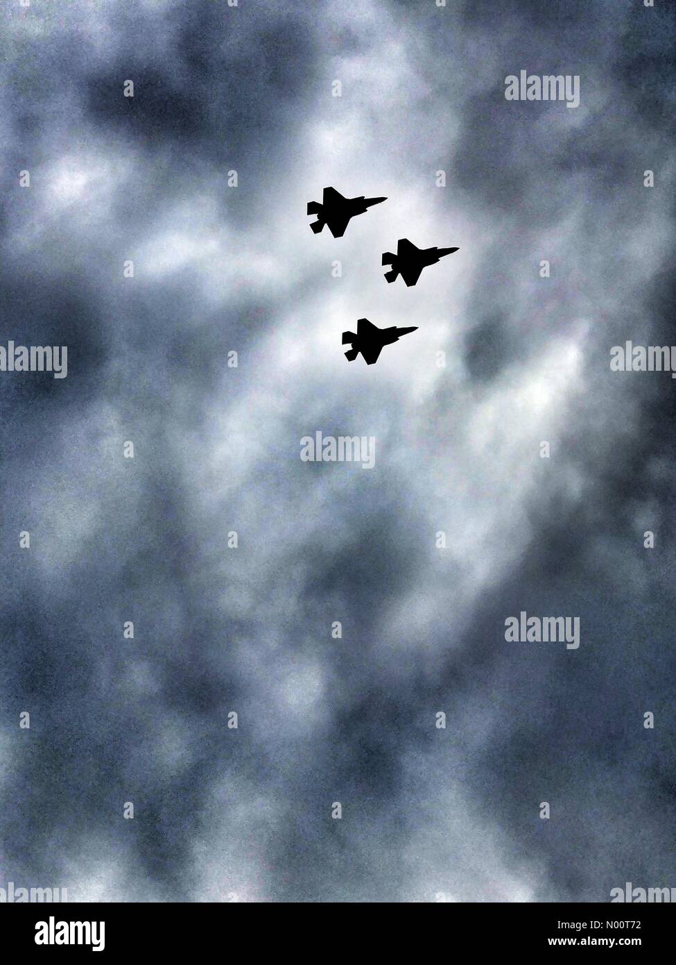 Londra, Regno Unito. Il 10 luglio 2018. Il primo avvistamento oltre British cieli di Lockheed Martin F-35 Lightning II stealth fighters come parte del volo RAF per festeggiare il proprio centenario. Credito: Neil Juggins/StockimoNews/Alamy Live News Foto Stock