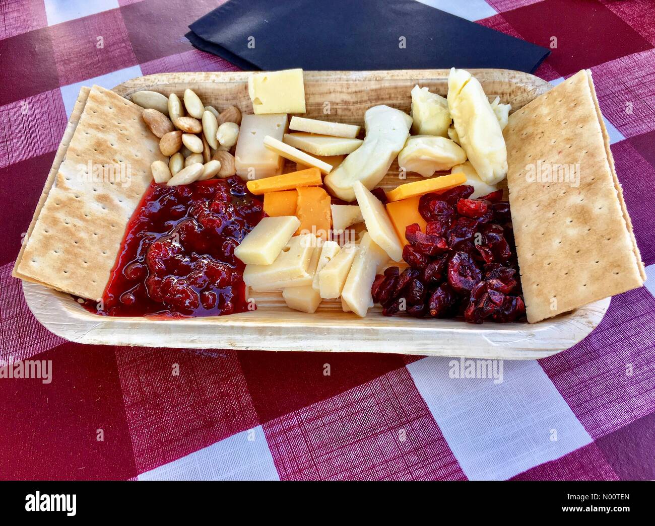 Bastille giorni a Milwaukee, 13 luglio 2018, Milwaukee, WI, Stati Uniti d'America, la piazza della cattedrale di Milwaukee ospita nuovamente il popolare francese-themed Bastille Days festival, DianaJ/StockimoNews/Alamy Foto Stock