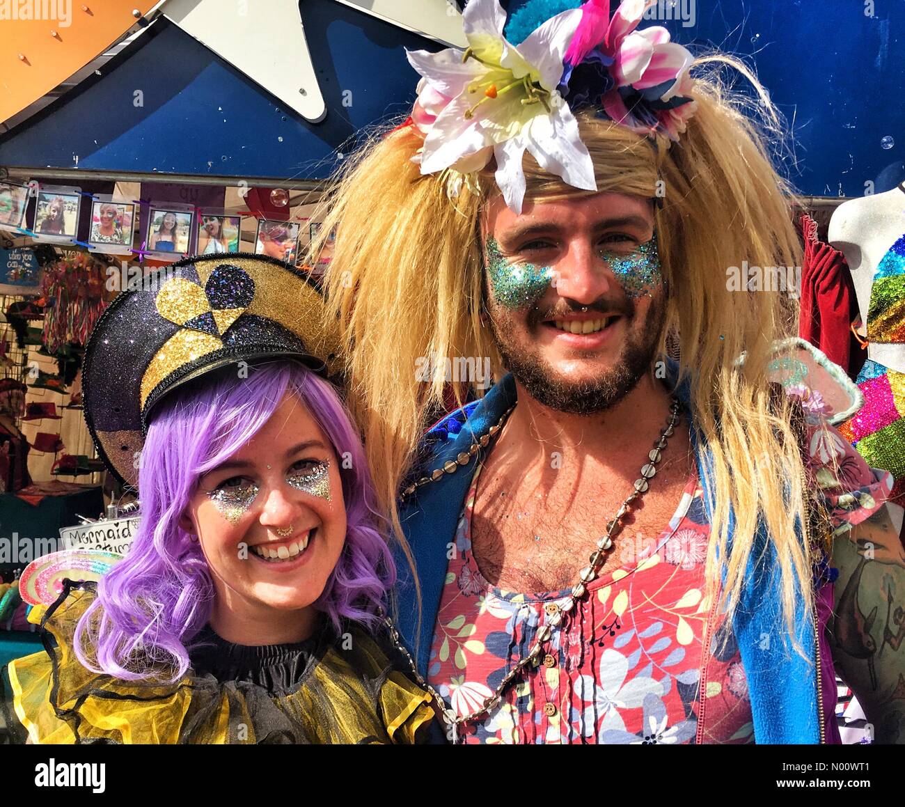 Crickhowell, UK. 17 Ago, 2018. Green Man festival. Colorato folk al festival eclettico. La foto è stata scattata con il permesso. Credito: nidpor/StockimoNews/Alamy Live News Foto Stock