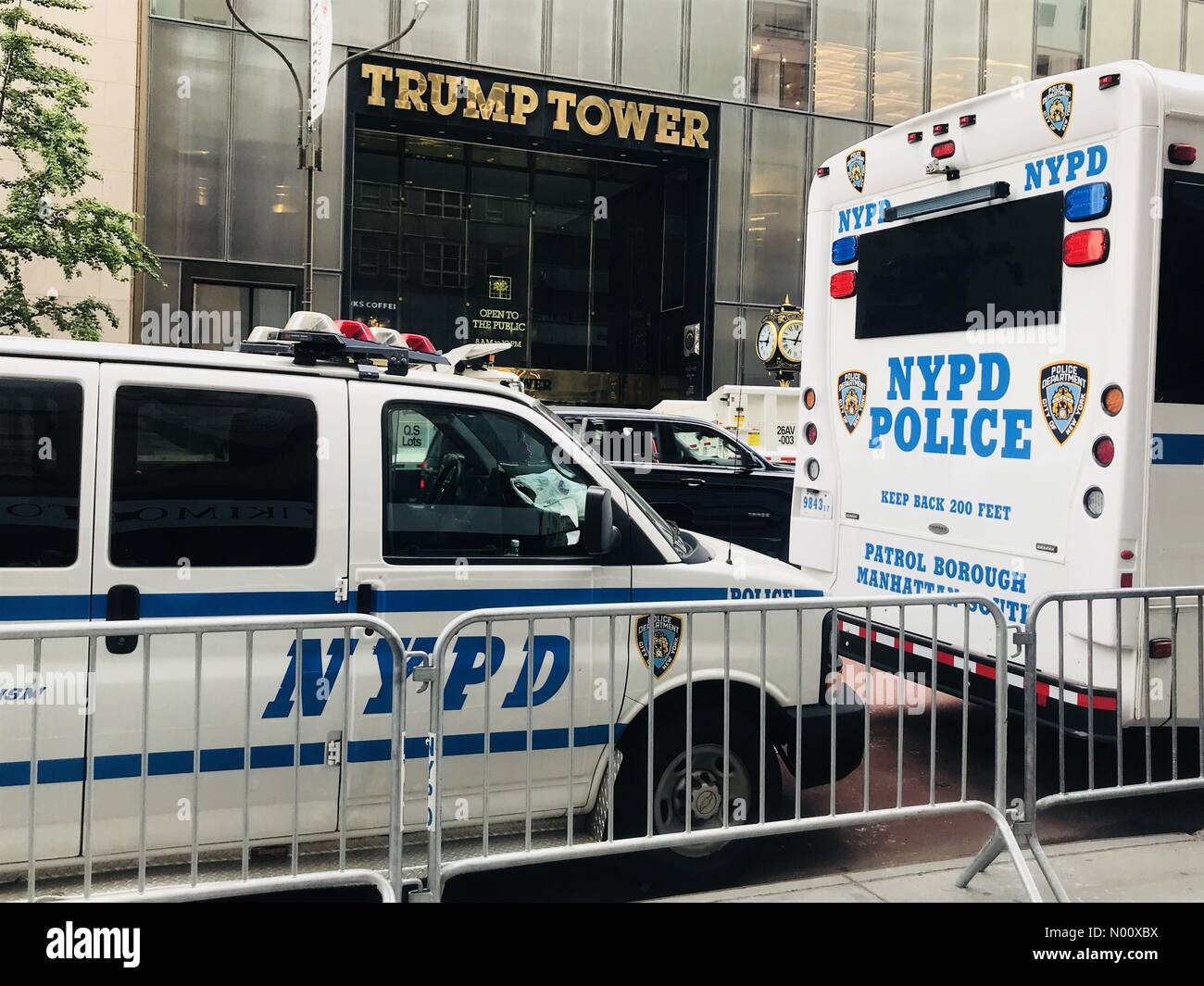 Pesante attività di polizia di fronte Trump Tower, durante l Assemblea Generale delle Nazioni Unite e del Presidente Trump visita a New York City Foto Stock