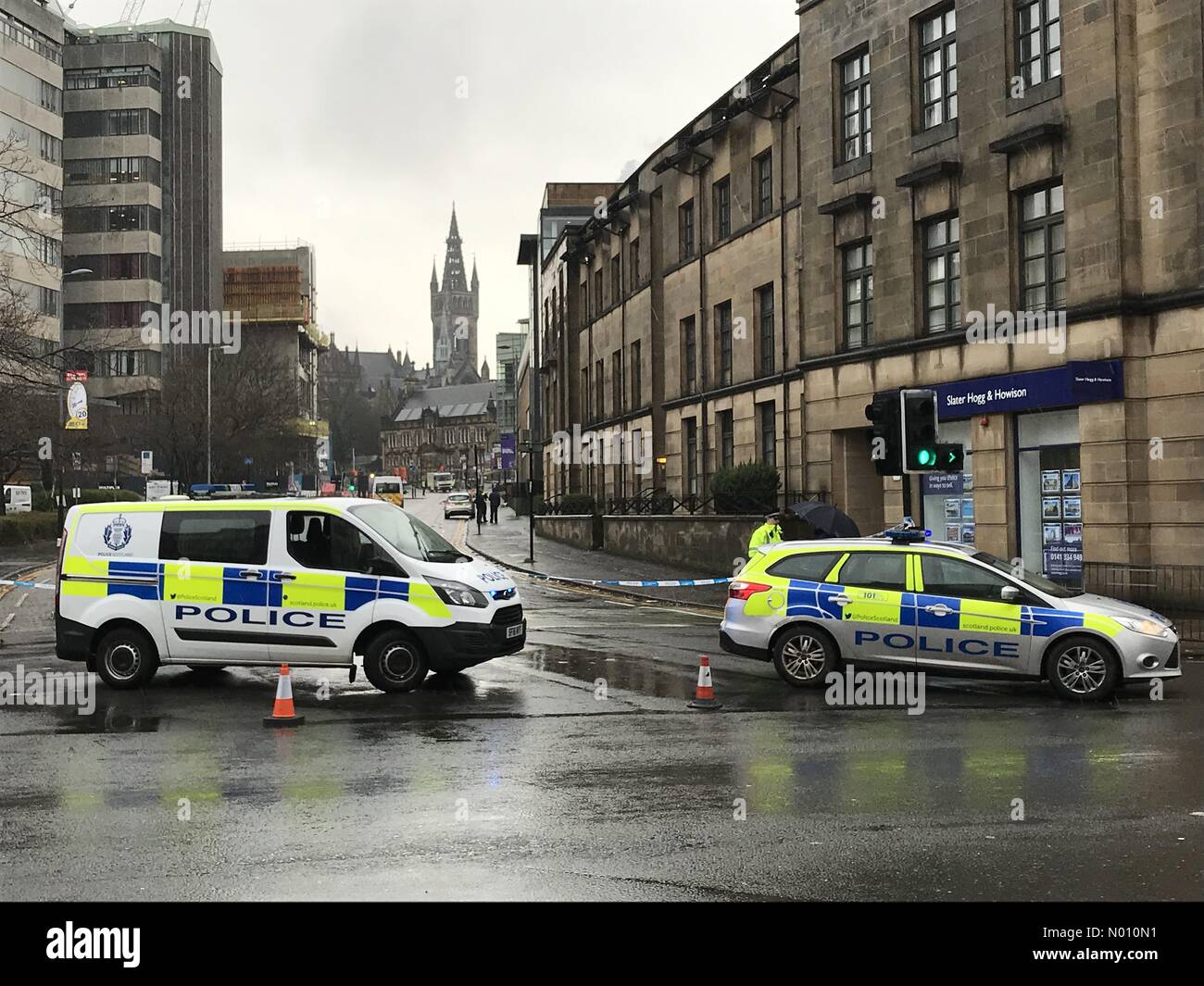 Glasgow, Regno Unito. 6 Marzo, 2019. University Avenue chiuso dalla polizia di rispondere ai continui incidenti. Rapporti non confermati da studenti universitari dire sospetto articolo trovato nell Università di Glasgow camera posta Credit: opere/StockimoNews/Alamy Live News Foto Stock