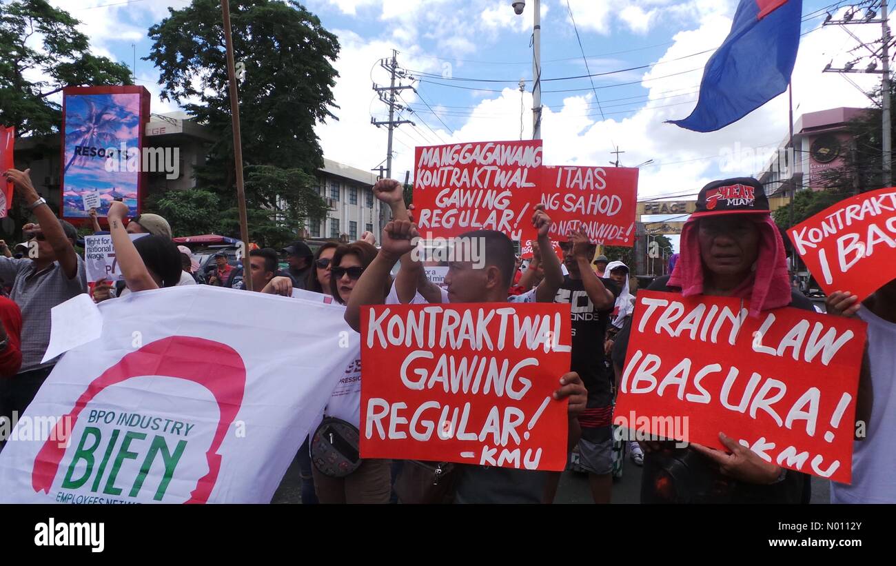 Manila, Filippine. 08 apr, 2019. Diversi gruppi di militanti riuniti in Mendiola Plaza e condotta una protesta contro Duterte la politica in materia di applicazione della legge marziale a Mindanao, la riforma fiscale leggi e contrattualizzazione. Credito: Sherbien Dacalanio/StockimoNews/Alamy Live News Credito: Sherbien Dacalanio / StockimoNews/Alamy Live News Foto Stock