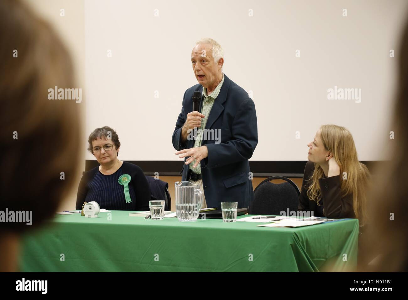 Godalming, Surrey, Regno Unito. 23 Aprile, 2019. Regno Unito alle elezioni locali, Wilfred Noyce Centro, Godalming, Surrey. Il 23 aprile 2019. Partito dei Verdi candidato Steve Williams di Certosa ward presso il Partito dei Verdi conferenza a Godalming. Credito: jamesjagger/StockimoNews/Alamy Live News Foto Stock