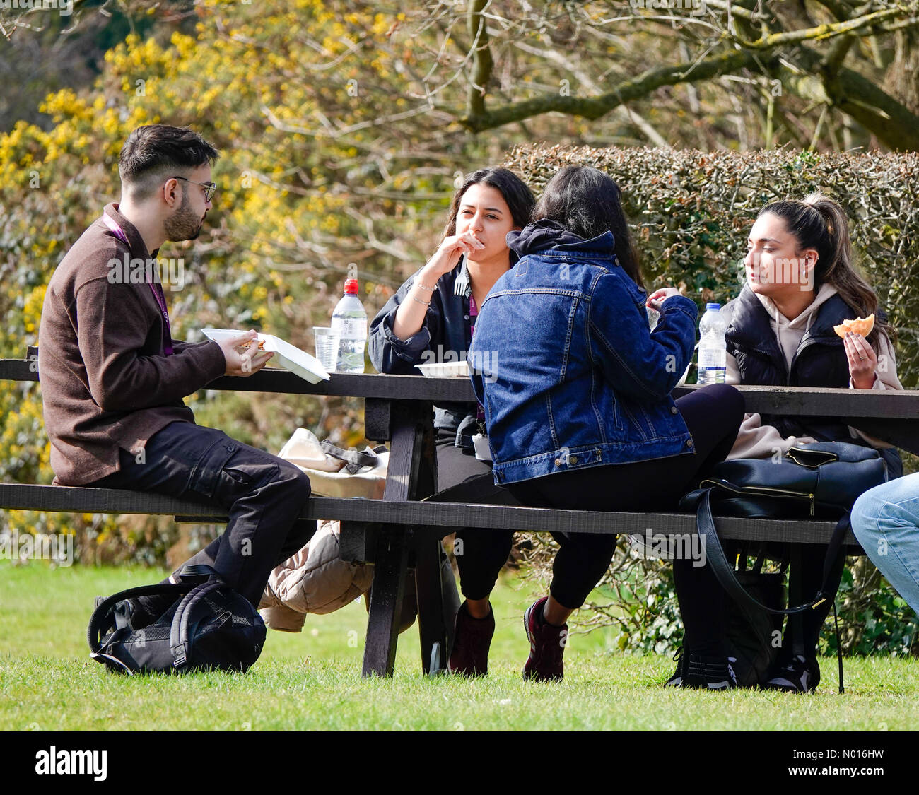 UK Meteo: Soleggiato a Croydon. Bethlem Royal Hospital, Croydon. 21st marzo 2022. Il tempo caldo e soleggiato in tutta Londra oggi. Bel sole al Bethlem Royal Hospital, Croydon. Credit: Jamesjagger/StockimoNews/Alamy Live News Foto Stock