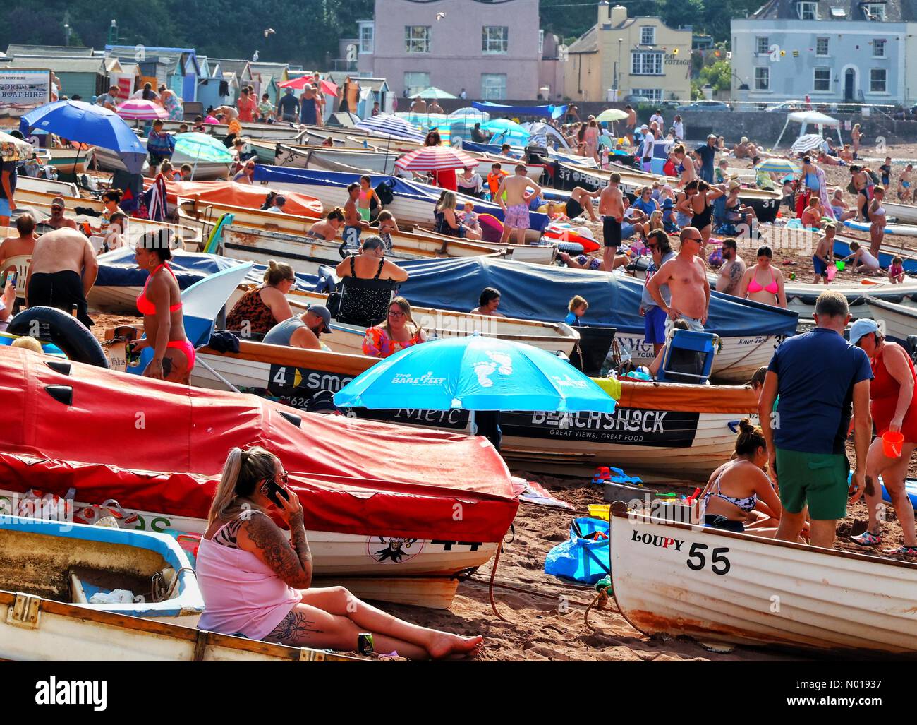 Teignmouth, Devon. 9 settembre 2023. Tempo nel Regno Unito: Affollata spiaggia di Teignmouth durante il fine settimana Sea Shanty festival shenanigans. Teignmouth, Devon, Regno Unito. 9 settembre 2023. Credito nidpor: Nidpor/StockimoNews/Alamy Live News Foto Stock