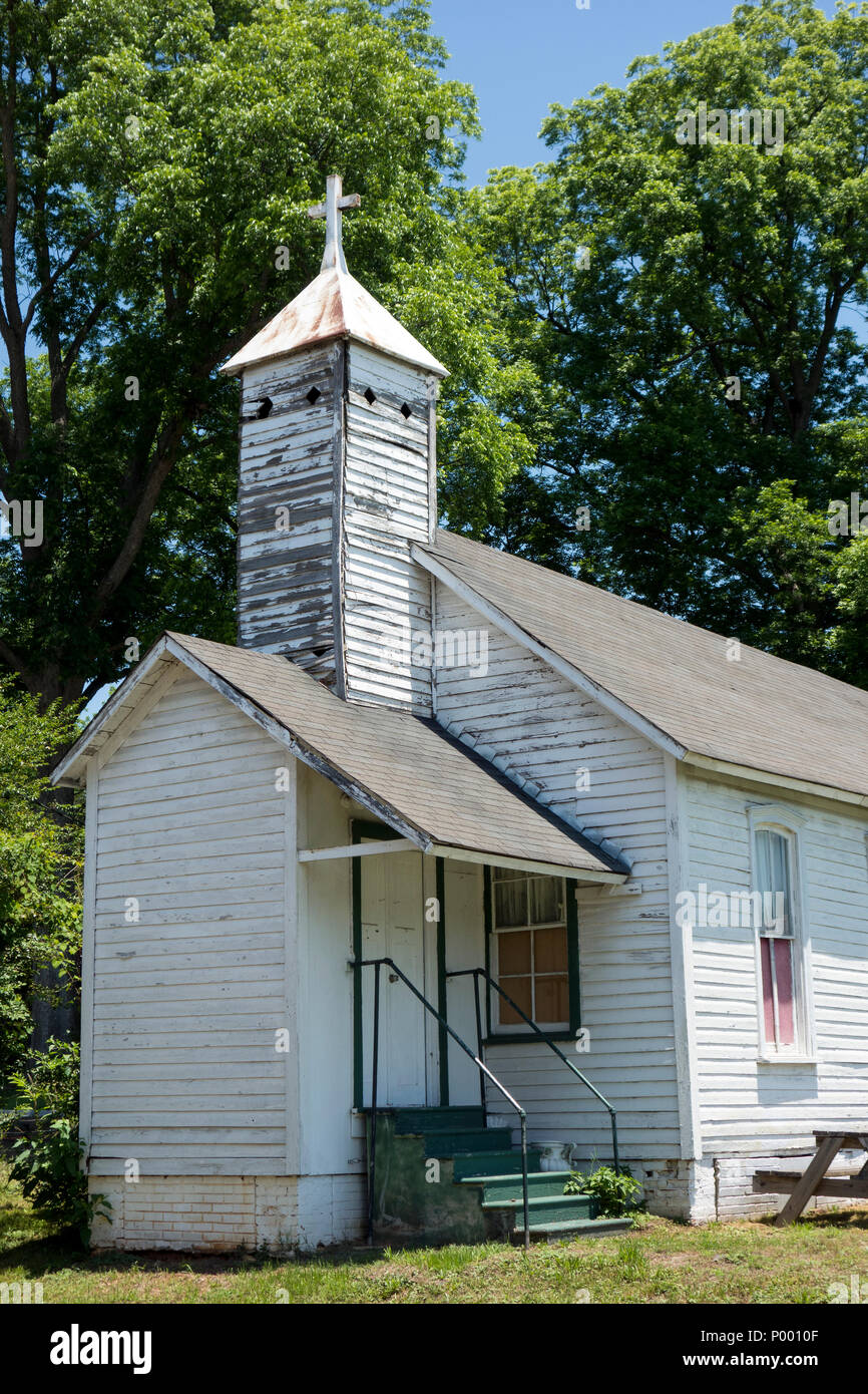 Chiesa fatiscente nelle zone rurali del Nord Carolina USA Foto Stock