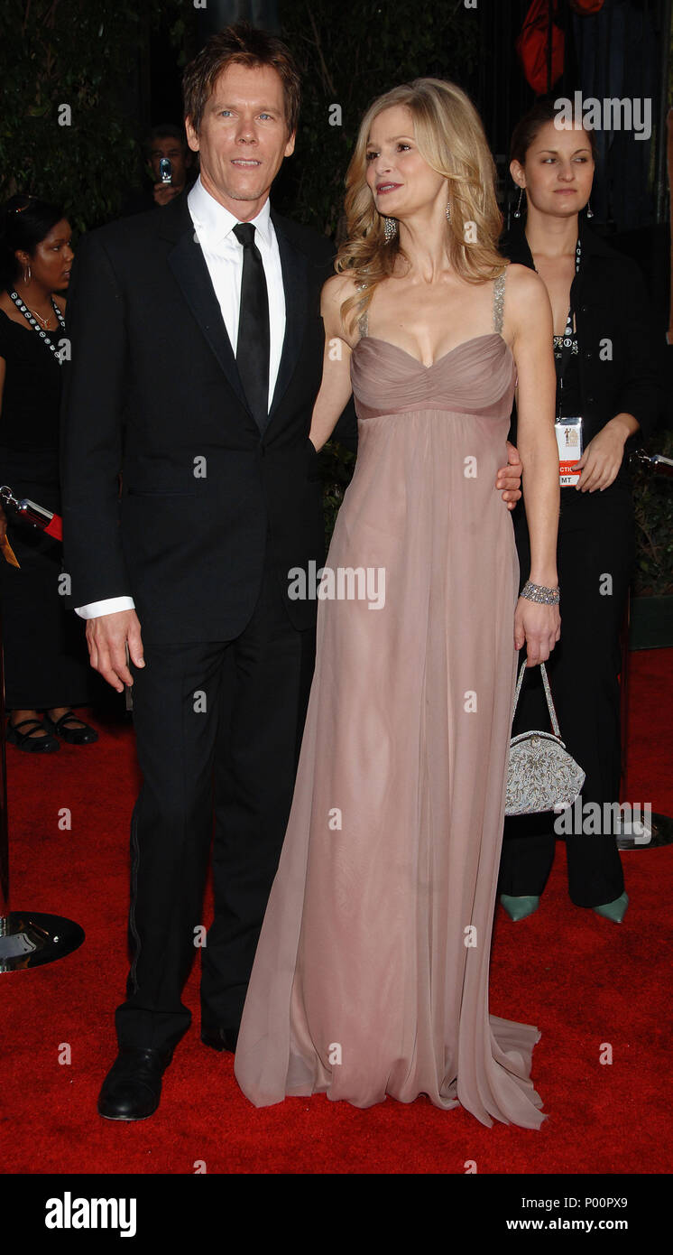 Kevin Bacon e Kyra Sedgwick arrivando al 12th Annual Screen Actors Guild Awards presso lo Shrine Auditorium di Los Angeles, domenica 29 gennaio 2006SedgwickKyra BaconKevin081 evento nella vita di Hollywood - California, tappeto rosso Evento, STATI UNITI D'AMERICA, industria cinematografica, celebrità, fotografia, Bestof, arte cultura e intrattenimento, celebrità moda, migliori della vita di Hollywood, evento nella vita di Hollywood - California, moquette rossa e dietro le quinte, musica celebrità, Topix, coppia, famiglia ( marito e moglie ) e i bambini- figli, fratelli e sorelle inchiesta tsuni@Gamma-USA.com, Credito Tsuni / USA, 2006-2009 Foto Stock