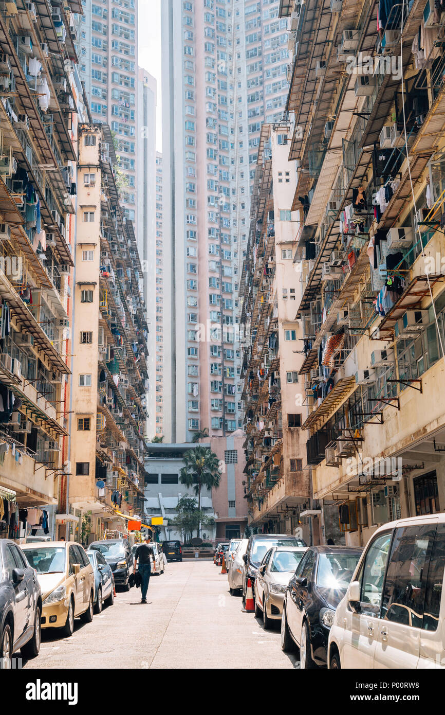 Vecchi edifici ad alta a Quarry Bay di Hong Kong Foto Stock