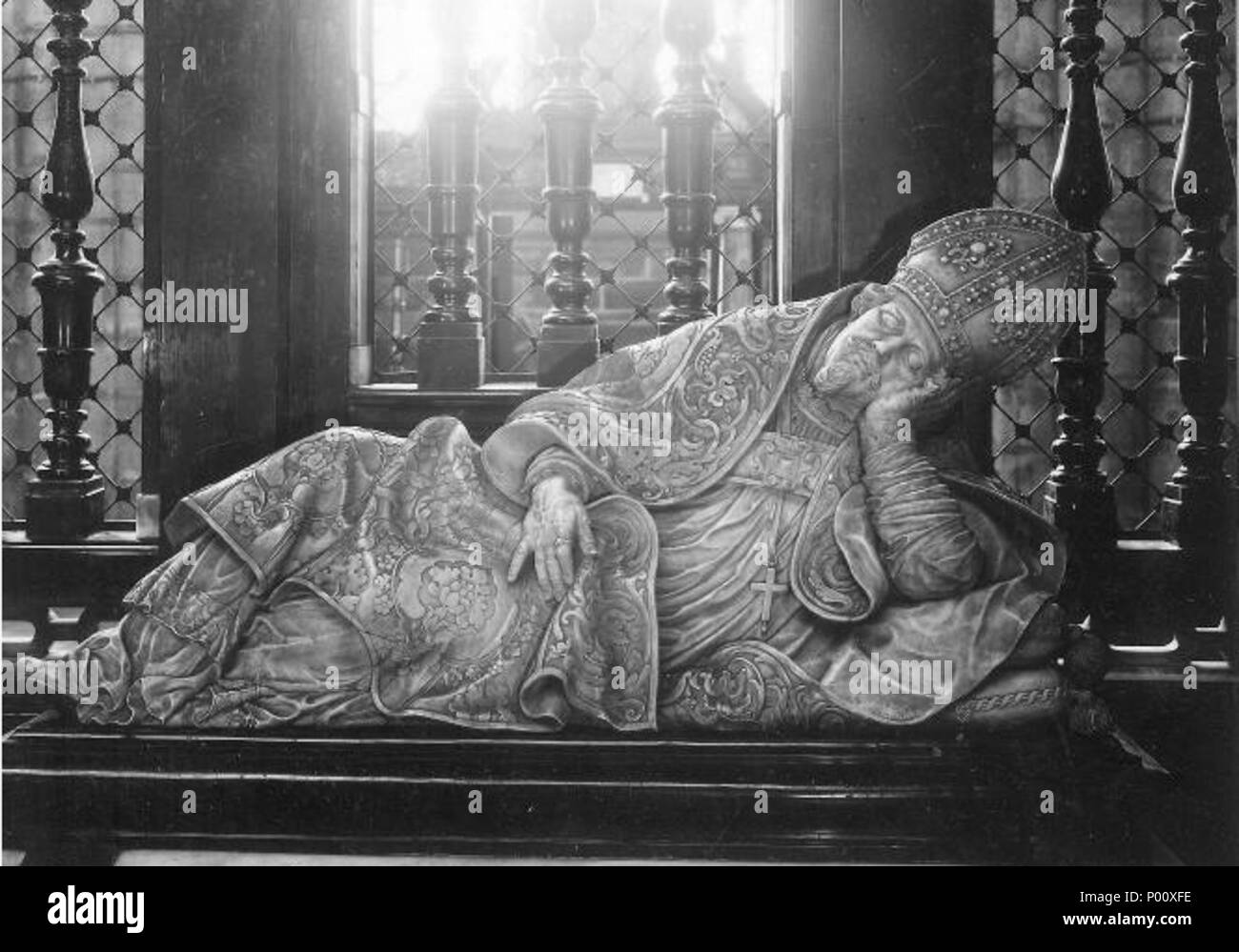 . Inglese: Tomba di Monseigneur Carolus Maes, da Rombaut Pauwels nella cattedrale di San Bavone di Gand, Belgio . 1941. C.G.L.W. 89 Rombaut Pauwels - Tomba di Monseigneur Carolus Maes Foto Stock