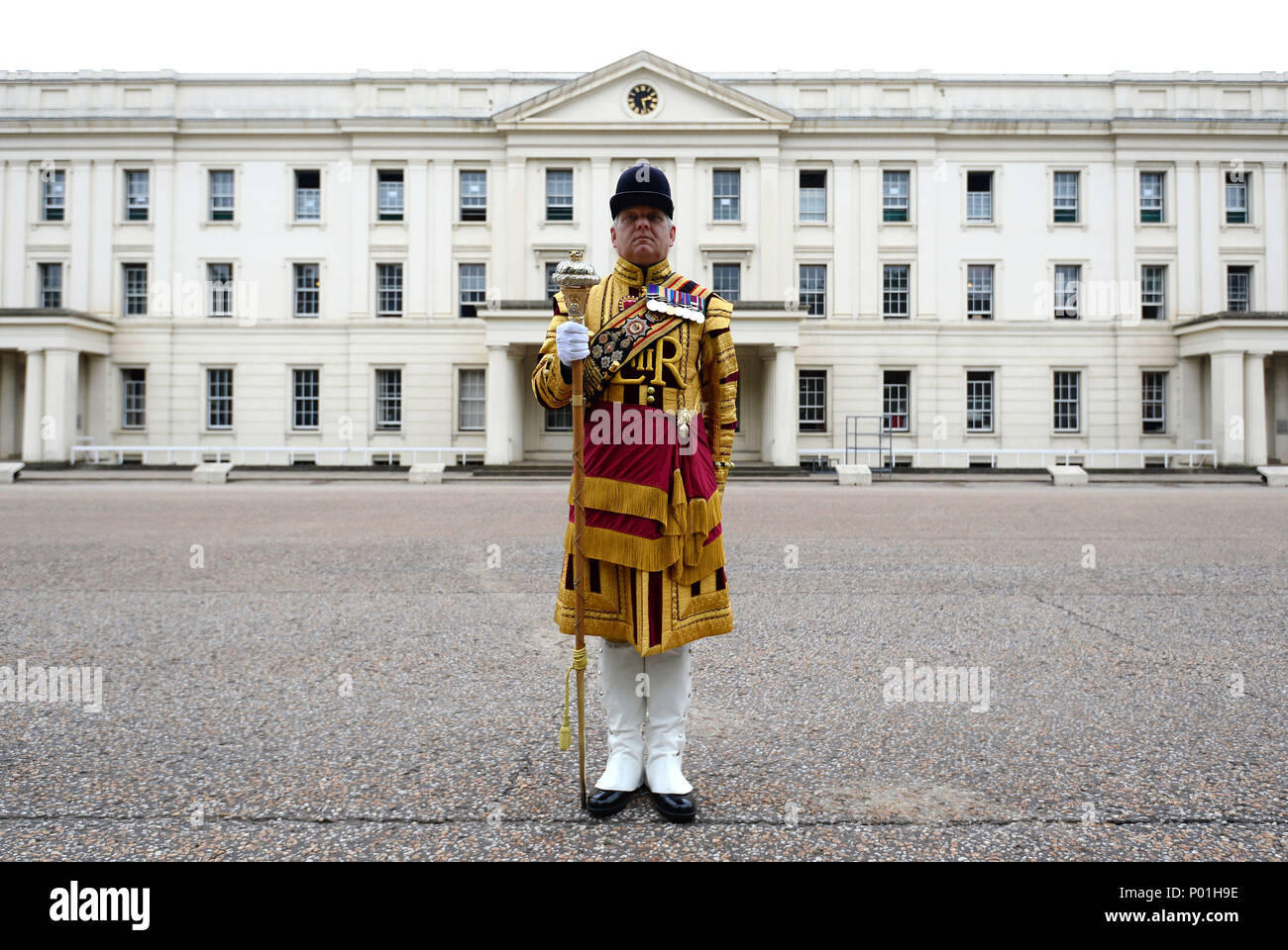 Grande tamburo Staite a Wellington Barracks a Londra, che prenderanno parte al suo ultimo Trooping il colore del sabato dopo 39 anni di servizio nell'esercito. Foto Stock