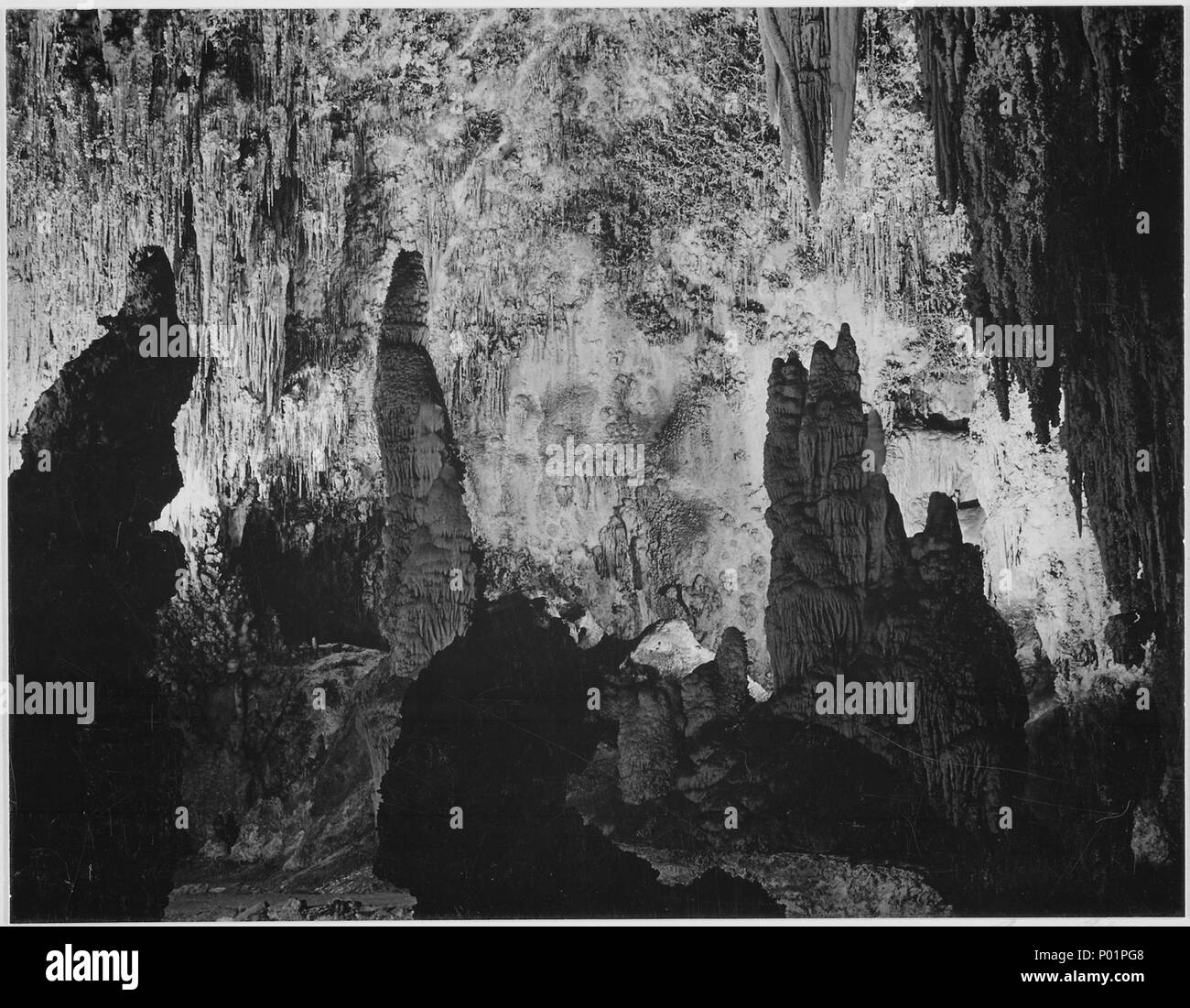 Stalattiti e stalagmiti, "Regina della camera, " Parco nazionale di Carlsbad Cavern, Nuovo Messico., 1933 - 1942 - Foto Stock