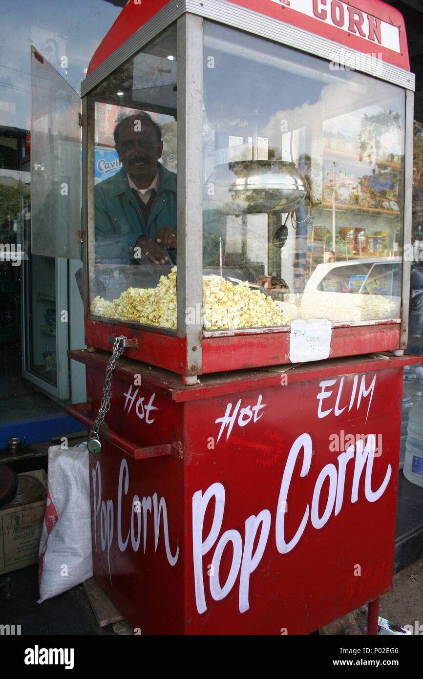 Rosso Macchina per popcorn e fornitore di Ooty, India Foto Stock
