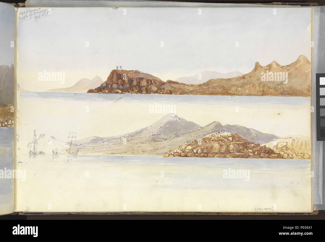 . Inglese: (Recto) due viste di Capo Colonna [Sounion] e il Tempio di Poseidone, ottobre 1852; (verso) un greco briga n. 28 di 36 (PAI0849 - PAI0884). (Recto) Questo disegno mostra due viste di Capo Sounion da seaward; da est nella parte superiore e dal sud al fondo, con due caicchi greco - probabilmente barche da pesca - redatti a matita a sinistra nella vista inferiore. Il foglio è inscritto, in alto a sinistra, 'Capo Colonna & / Tempio di Minerva / 3 ott. 52'. Mende era primo tenente del 120-gun 'Trafalgar' nel Mediterraneo quando ha fatto questi studi, probabilmente dalla nave come lei th arrotondato Foto Stock