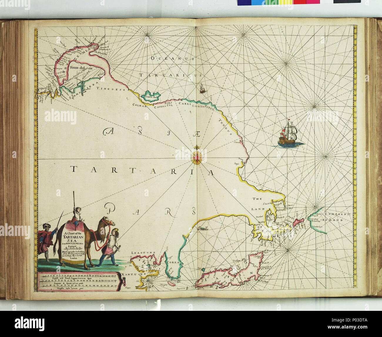 . Inglese: un grafico del mare Tartarian da Nova Zemla JapanBound al foglio. Mano col engr. Scala: [ca. 1:12 500 000 (bar)]. Nota cartografica: confini graduato per Latitude. Scale Bar in francese e in inglese campionati, campionati spagnolo e olandese miglia. Ulteriori luoghi: Pacifico del Nord, del mare di Bering, Oceano Artico. Contenuto Nota: Titolo cartiglio funzioni cammello mongolo driver (copiati da Goos, sebbene la geografia è molto diverso). PBE6862, venditore Atlas Maritimus, Tartarian mare . 1675. John Darby; il Venditore, Giovanni 35 un grafico del mare Tartarian da Nova Zemla al Giappone RMG F8075 Foto Stock