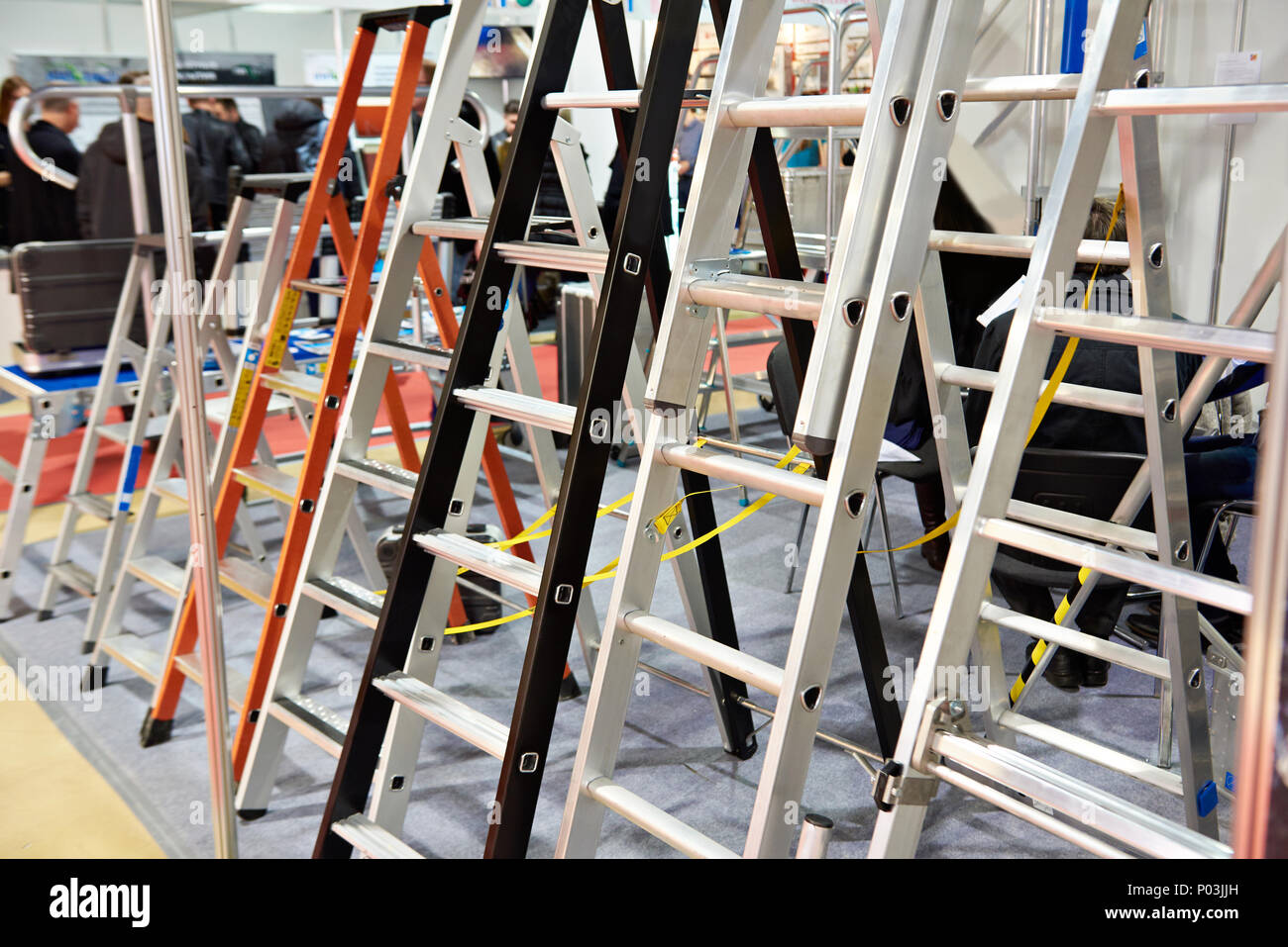 Gradini di una scala a pioli per la costruzione in un negozio Foto Stock