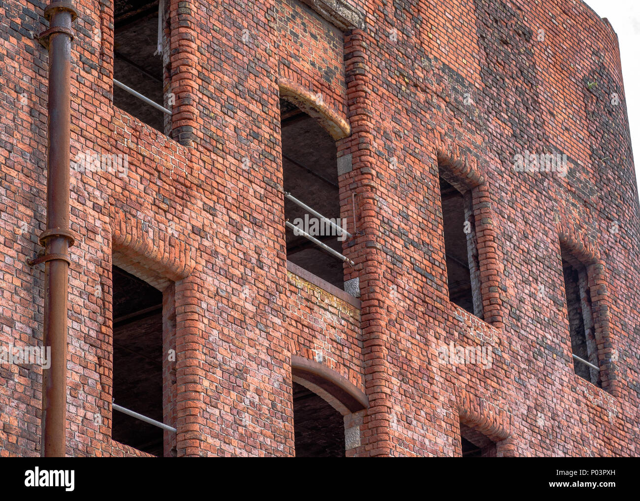 I lavori di ristrutturazione del magazzino del sud (1852-55) e Stanley Dock Tobacco Warehouse (1901) Regent Road, Liverpool, Merseyside England, Regno Unito Aprile 2018. Foto Stock
