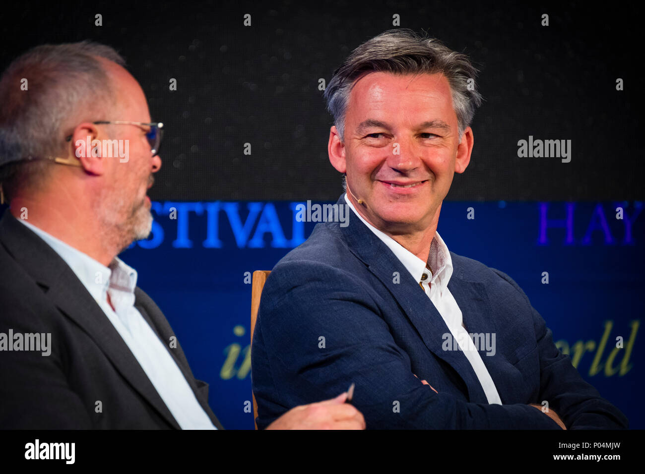 Mike Hawes, amministratore delegato della società di costruttori di automobili e di commercianti (SMMT), a Hay Festival della letteratura e delle arti, maggio 2018. Mike Hawes divenne SMMT Chief Executive il 2 settembre 2013. SMMT è la voce del Regno Unito industria automobilistica nel Regno Unito, sostenere e promuovere gli interessi dei suoi membri, in patria e all estero, al governo, le parti interessate e i mezzi di informazione. Foto Stock