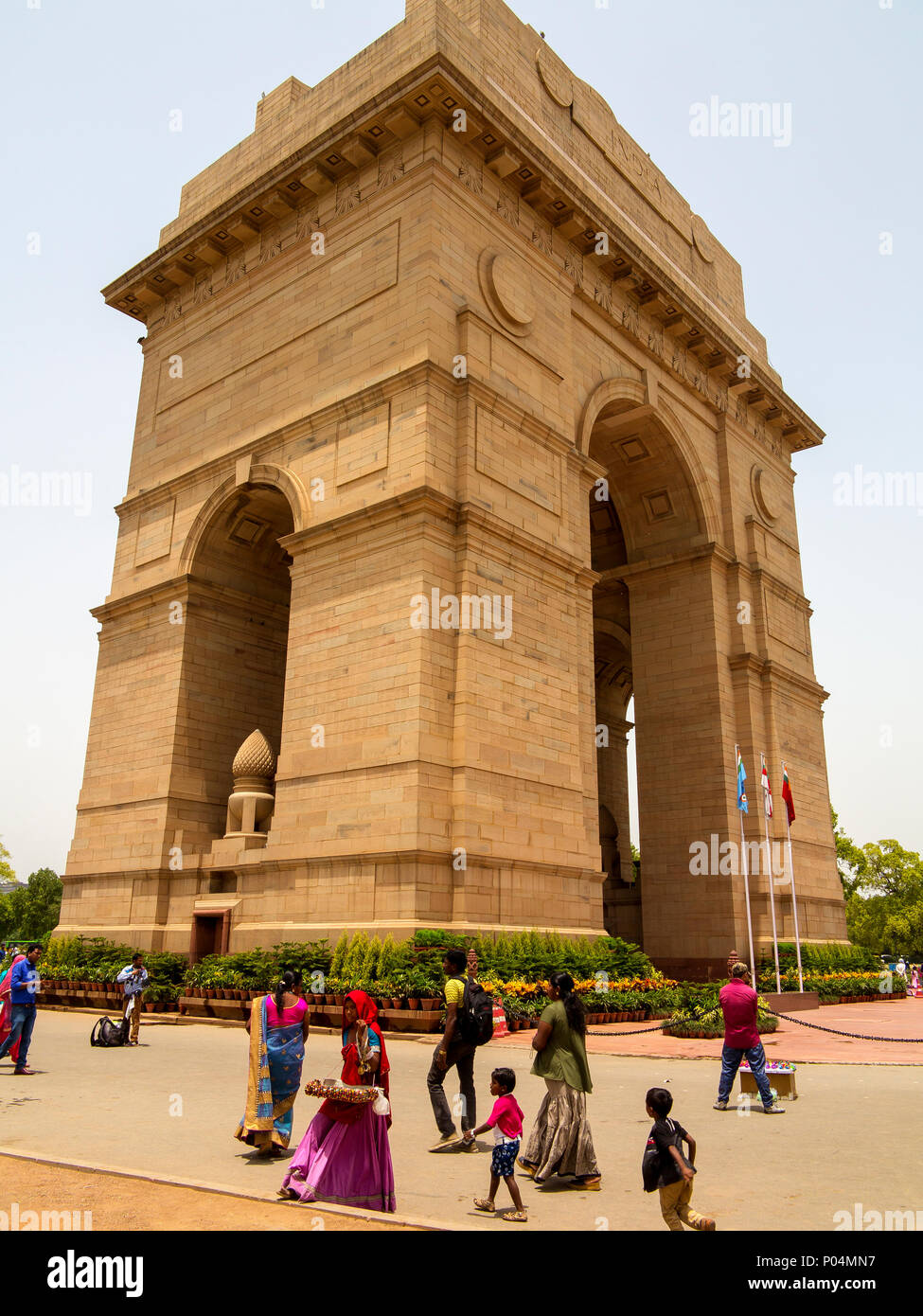 Popolo Indiano in visita a Indian Gate, New Delhi, India Foto Stock