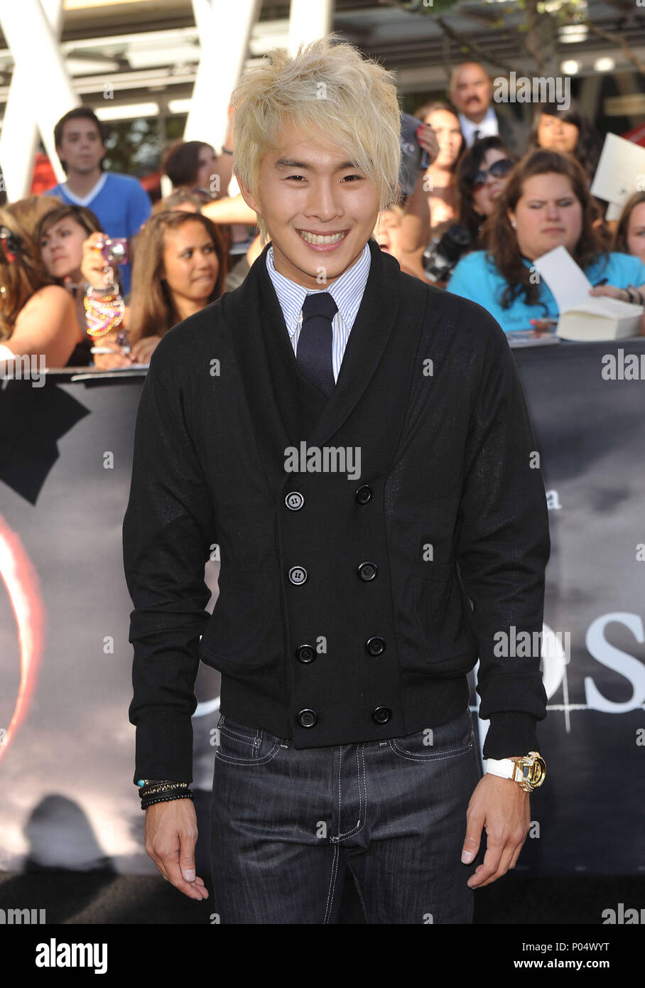 Justin Chon  25 - The Twilight Saga - Eclipse Premiere presso il Nokia Theatre di Los Angeles.Justin Chon  25 Red Carpet Event, verticale, STATI UNITI D'AMERICA, industria cinematografica, celebrità, fotografia, Bestof, arte cultura e intrattenimento, Topix celebrità moda / Verticale, meglio di, evento nella vita di Hollywood - California, moquette rossa e dietro le quinte, USA, industria cinematografica, celebrità, movie celebrità, personaggi televisivi, musica celebrità, fotografia, Bestof, arte cultura e intrattenimento, Topix, verticale, una persona, dall'anno , 2010, inchiesta tsuni@Gamma-USA.com - Tre quarti Foto Stock