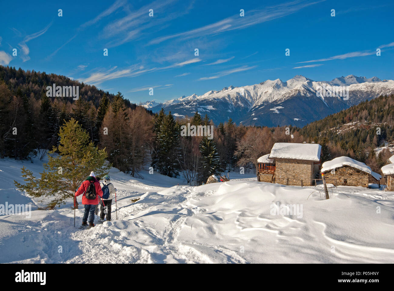 Inverno Escursioni con le racchette da neve nelle Alpi Orobie, Lombardia, Italia Foto Stock