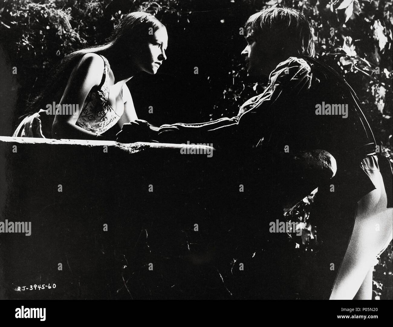 Pellicola originale titolo: Romeo e Giulietta. Titolo inglese: Romeo e Giulietta. Regista: FRANCO ZEFFIRELLI. Anno: 1968. Stelle: OLIVIA HUSSEY; LEONARD WHITING. Credito: Paramount Pictures / Album Foto Stock