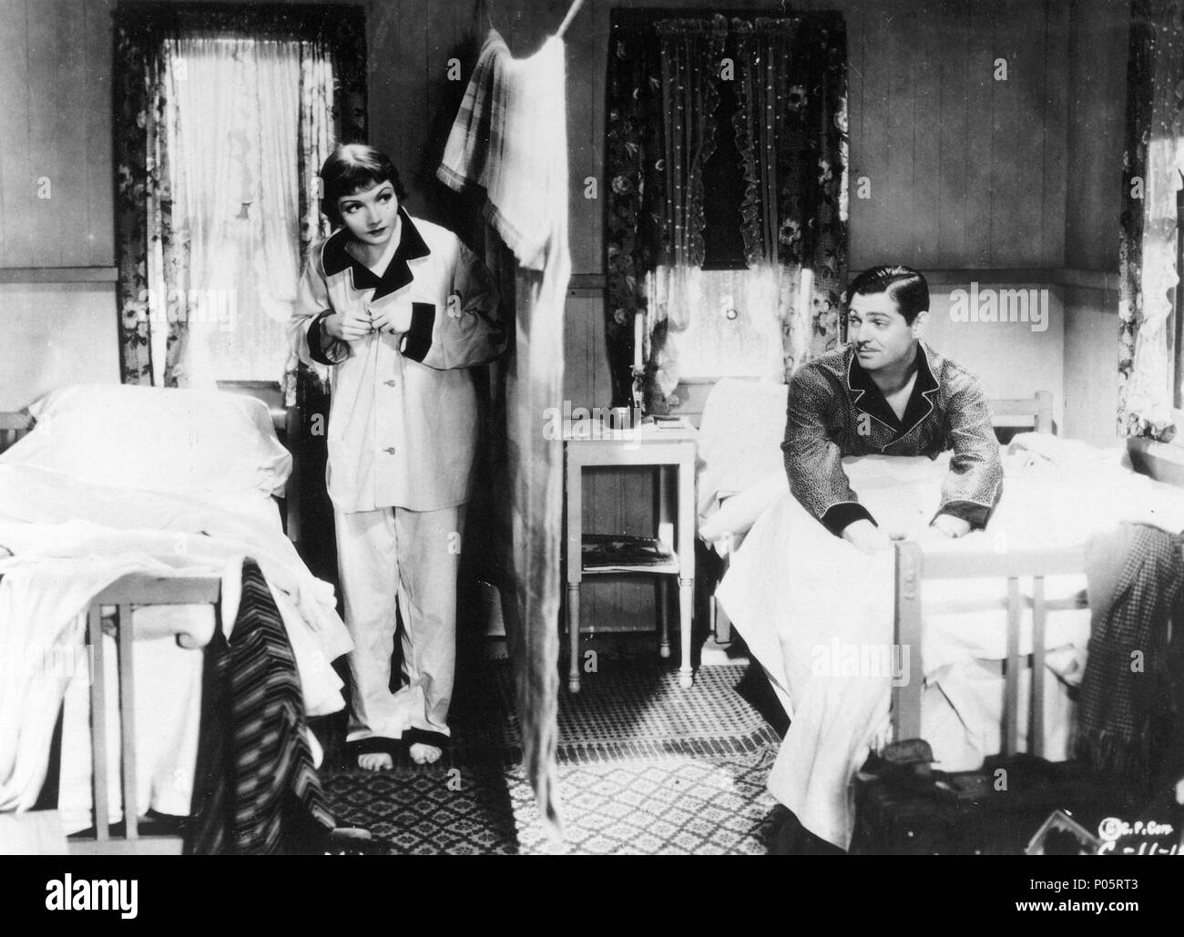 Pellicola originale titolo: è accaduto che una notte. Titolo italiano: è accaduto che una notte. Regista: Frank Capra. Anno: 1934. Stelle: Clark Gable; Claudette Colbert. Credito: Columbia Pictures / Album Foto Stock