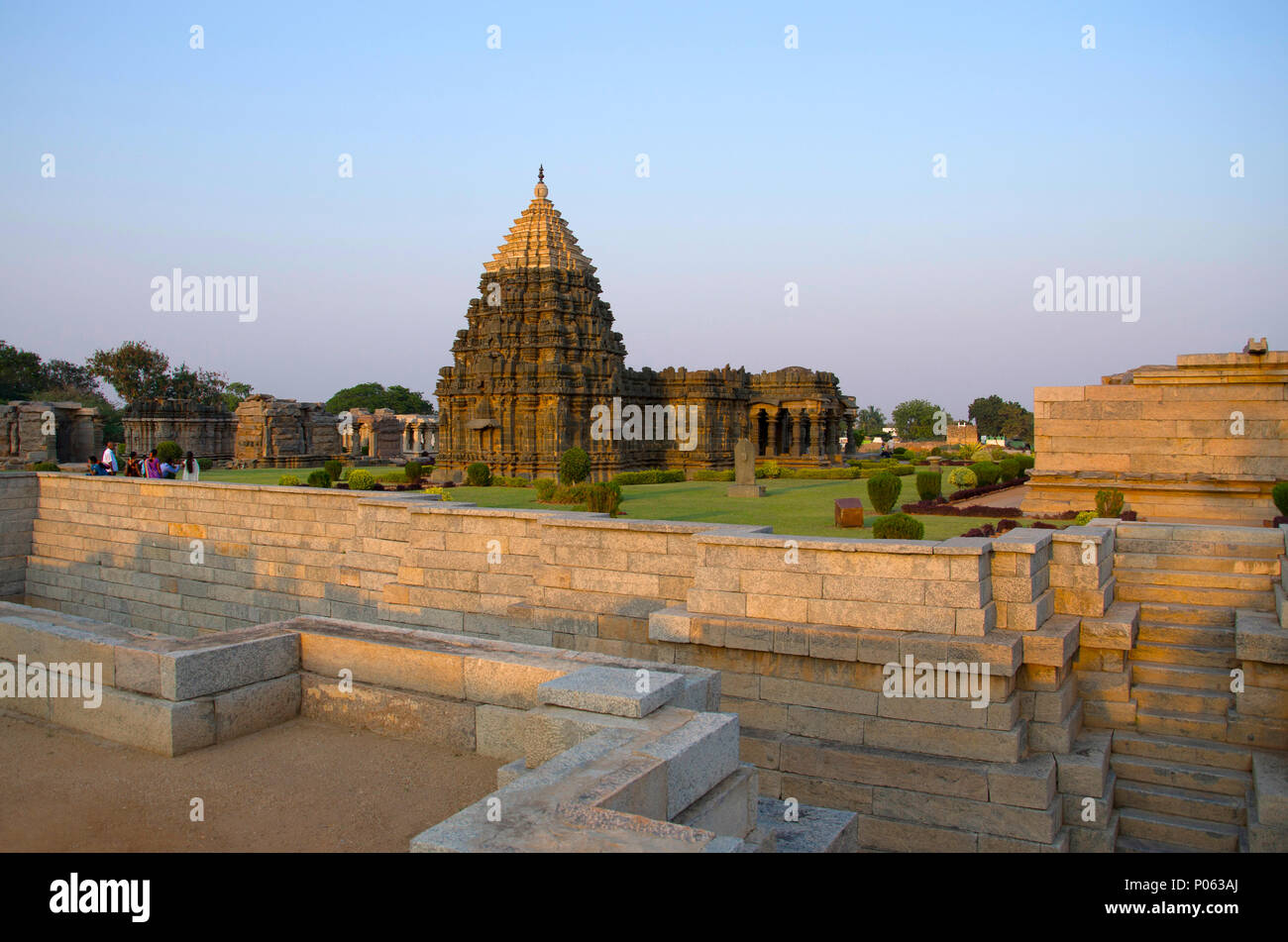 Bene a gradini al Mahadeva tempio è stato costruito circa 1112 CE da Mahadeva, Itagi, Karnataka Foto Stock