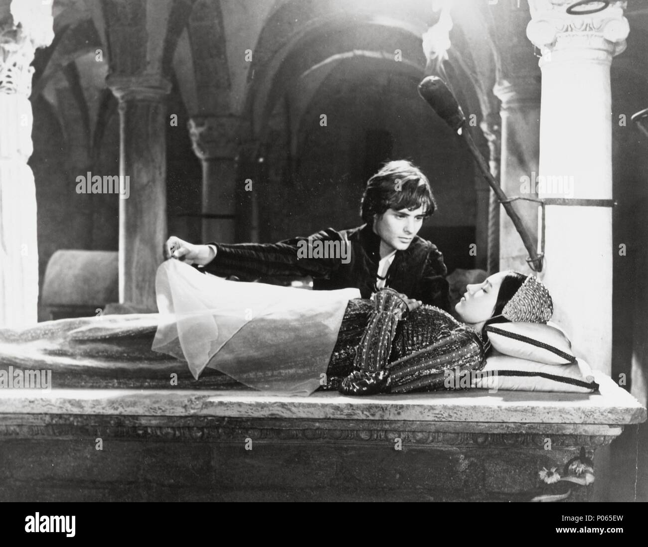 Pellicola originale titolo: Romeo e Giulietta. Titolo inglese: Romeo e Giulietta. Regista: FRANCO ZEFFIRELLI. Anno: 1968. Stelle: OLIVIA HUSSEY; LEONARD WHITING. Credito: Paramount Pictures / Album Foto Stock