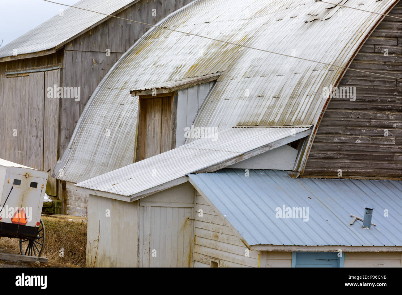 Mohawk Valley, nello Stato di New York: un ben mantenuto Amish dairy barn nella città del Palatino. Foto Stock