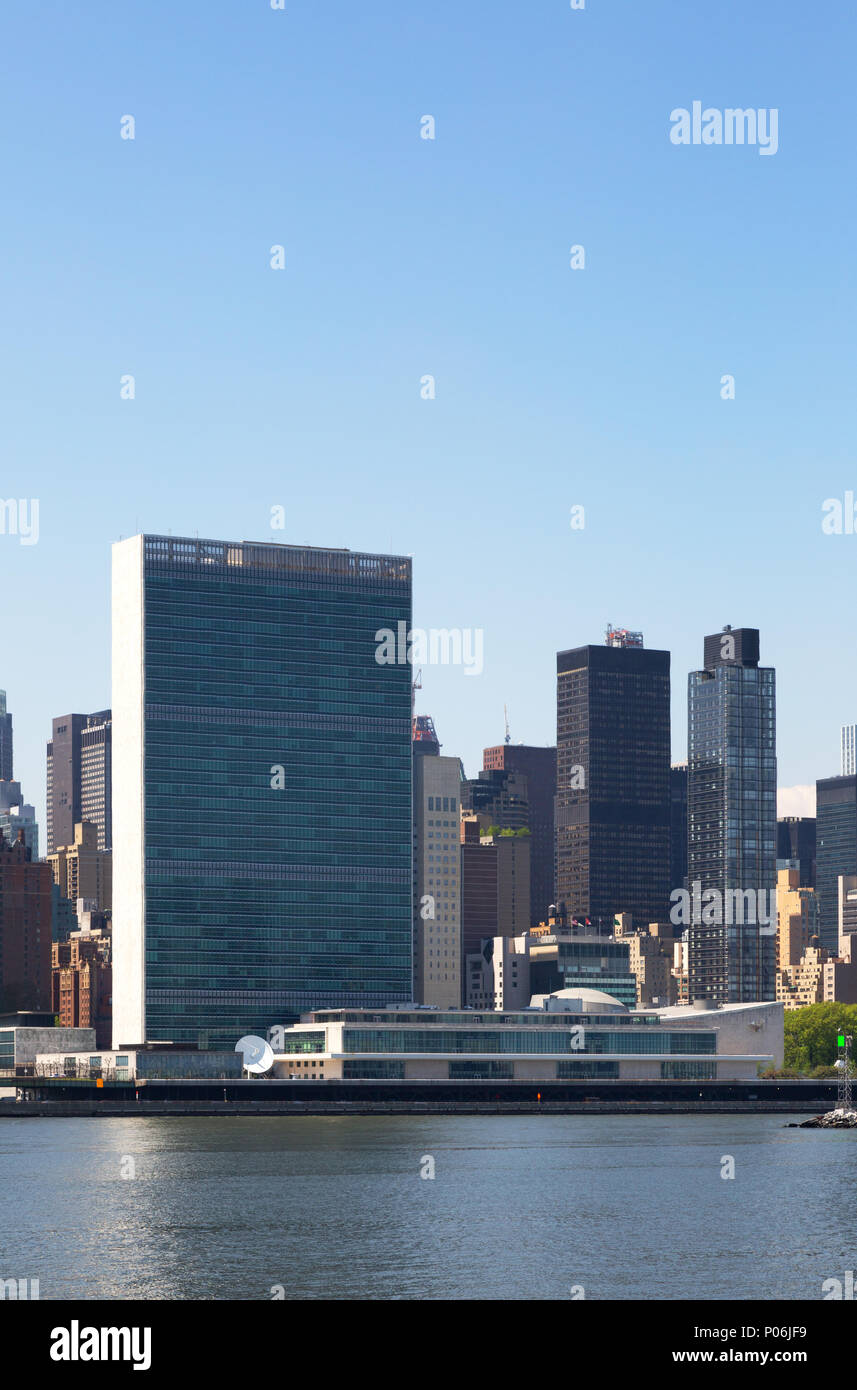 La sede centrale delle Nazioni Unite edificio, East River, New York City USA Foto Stock