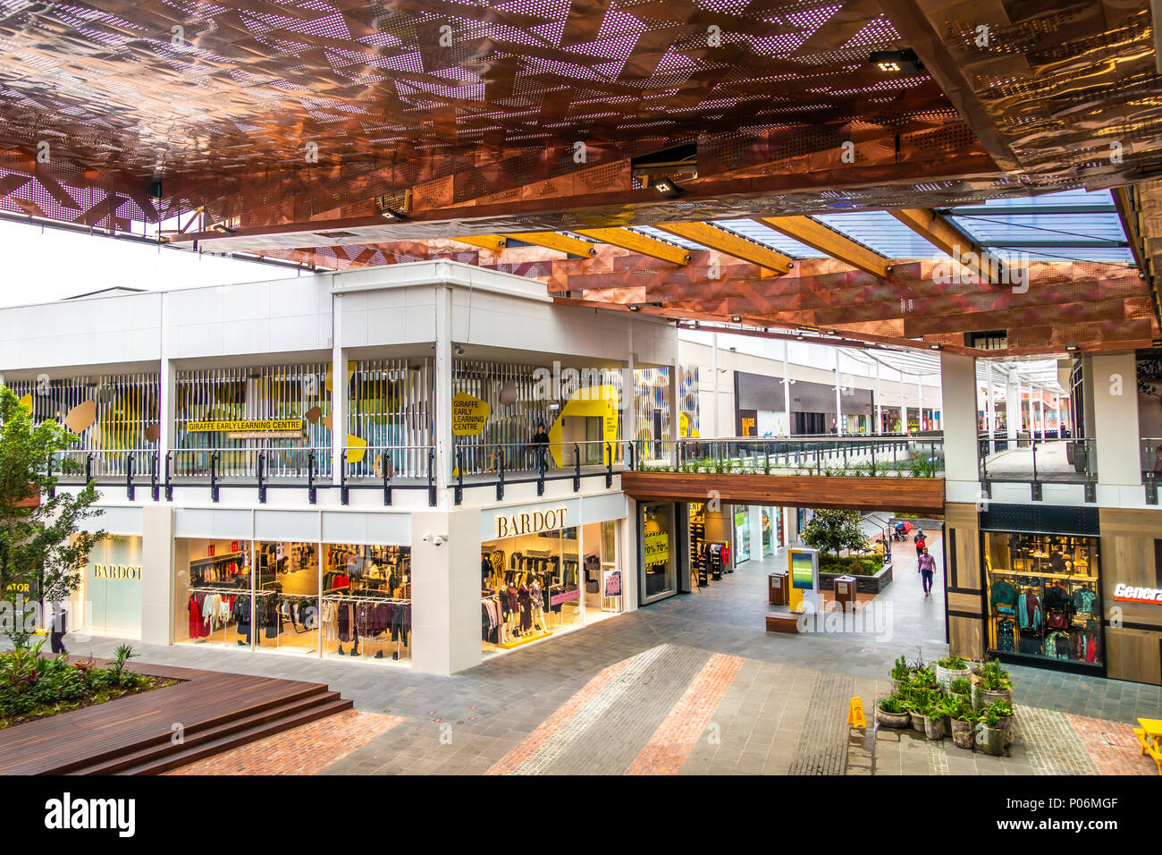 Gli interni moderni del distretto Docklands shopping center. Melbourne VIC Australia. Foto Stock