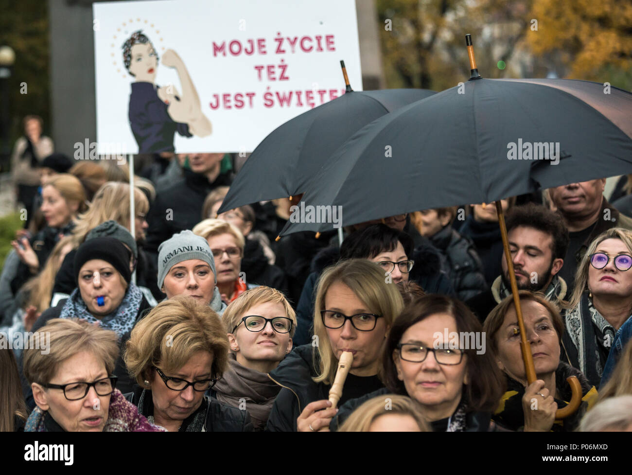 Pozna , Polonia, nero protesta contro l'esagerazione di legge sull aborto Foto Stock