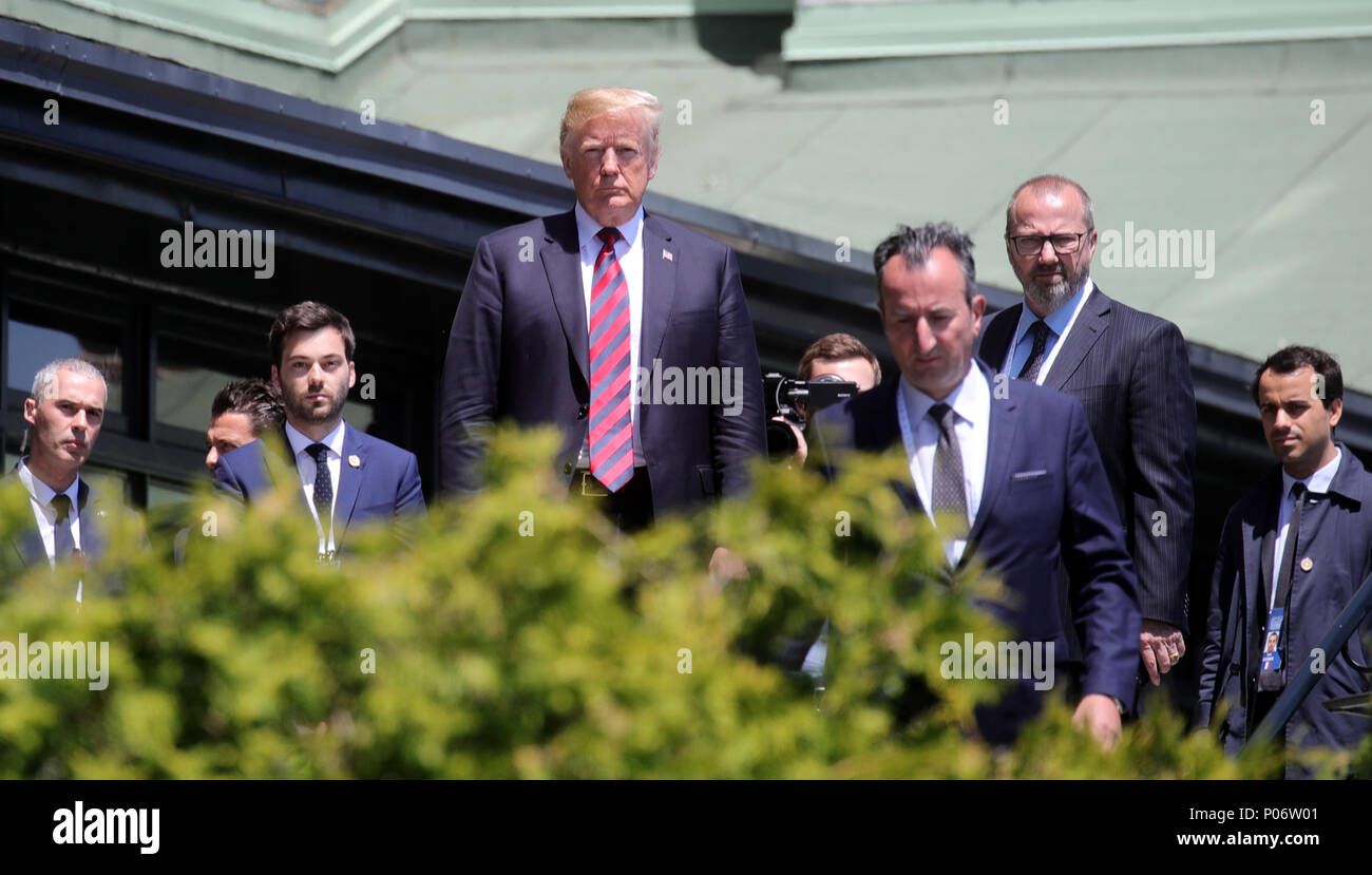 Quebec, Canada. 8 Giugno, 2018. Il presidente statunitense Donald Trump (C) arriva al Hotel Fairmont Le Manoir in vista del vertice G7. Foto: Michael Kappeler/dpa Credito: dpa picture alliance/Alamy Live News Foto Stock