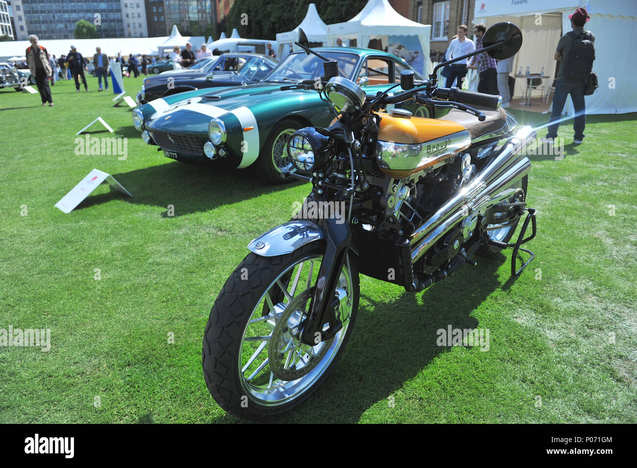 Londra, UK, 8 giugno 2018. Una Brough Superior moto sui display in città annuale Concours Motoring Garden Party nei giardini della Onorevole Compagnia di Artiglieria presso la sede centrale, la città di Londra, Regno Unito. Credito: Michael Preston/Alamy Live News Foto Stock