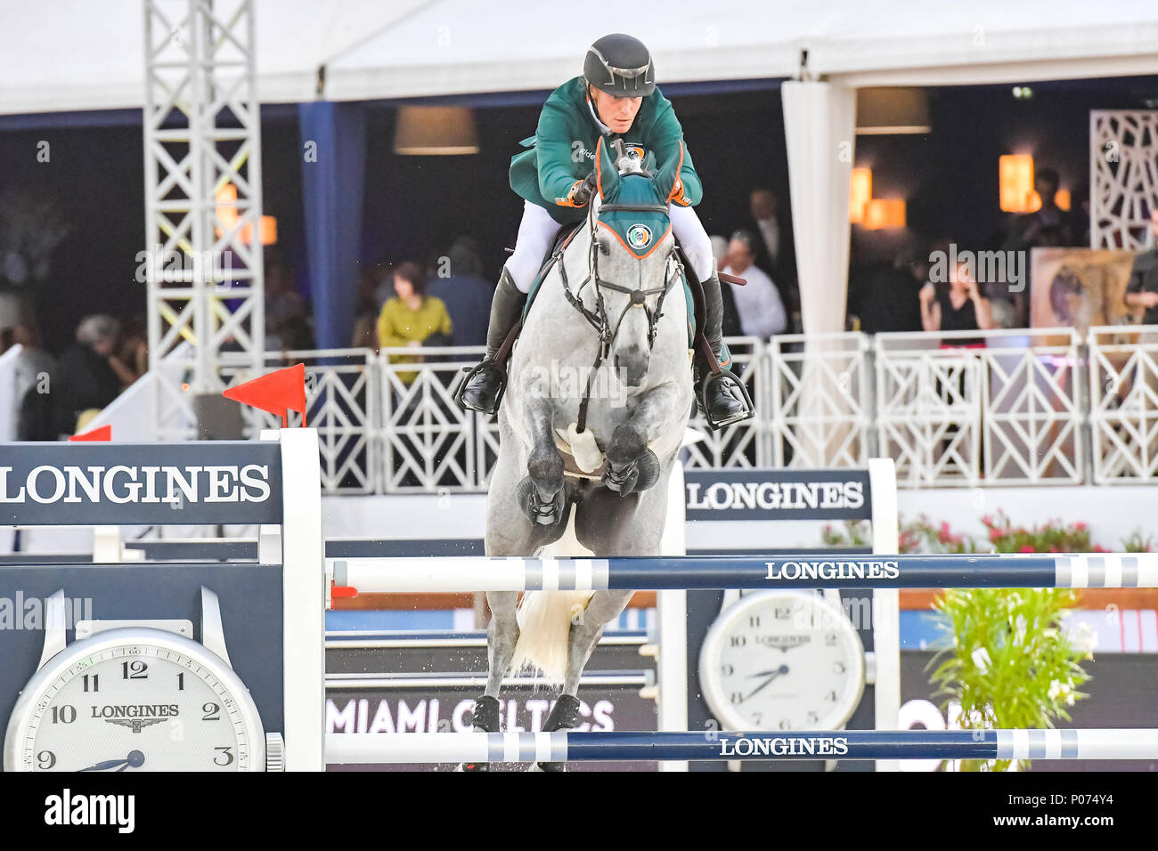 Cannes, Francia. Il giorno 08 Giugno, 2018. Irlanda Cameron Hanley Team Celtics Miami su Quirex compete durante il 2018 Longines Global Champions League a Cannes il 08 giugno, 2018 Credit: BTWImages Sport/Alamy Live News Foto Stock