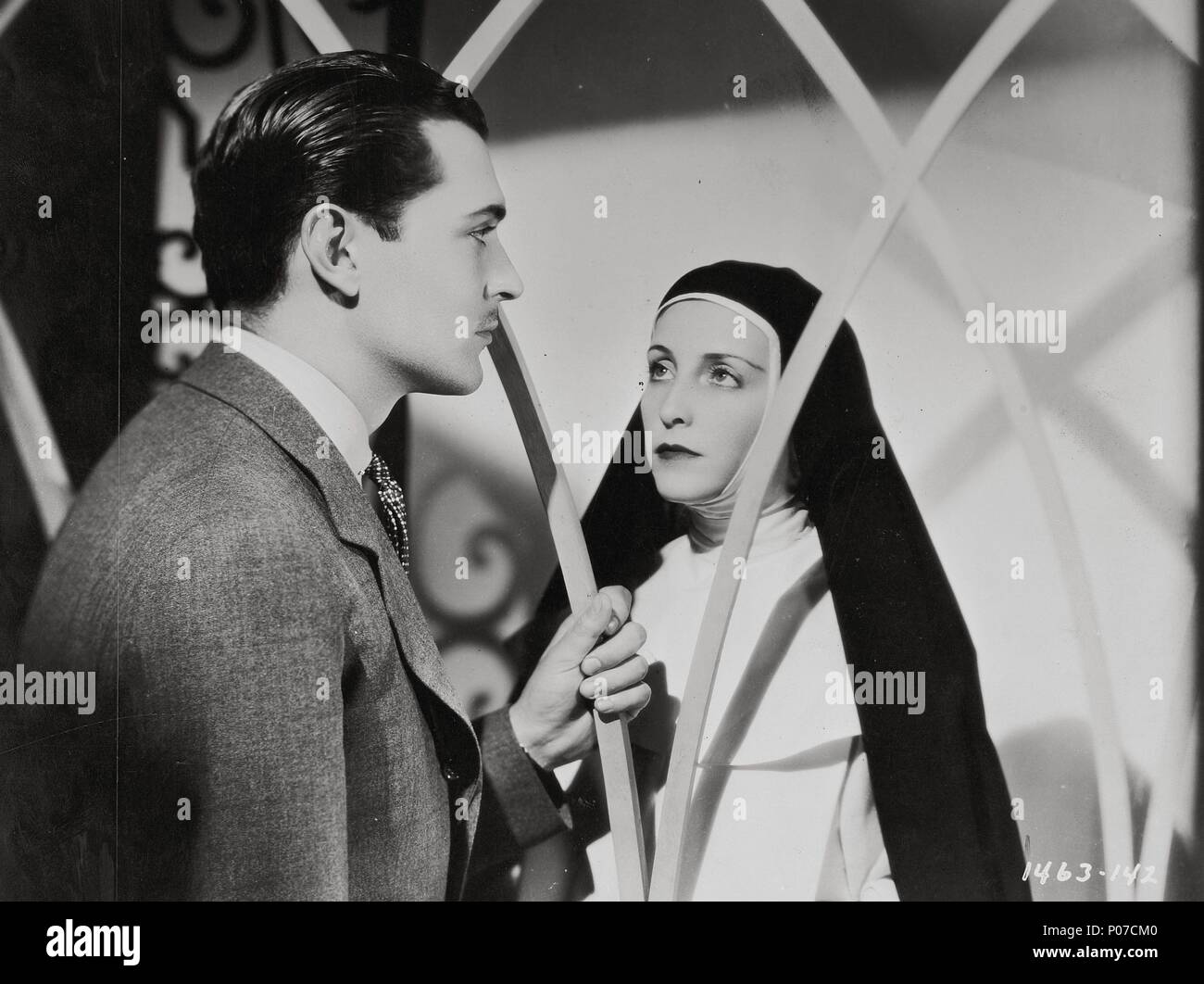Pellicola originale titolo: CRADLE SONG. Titolo inglese: CRADLE SONG. Regista: MITCHELL LEISEN. Anno: 1933. Stelle: KEN TAYLOR; DOROTHEA WIECK. Credito: Paramount Pictures / Album Foto Stock