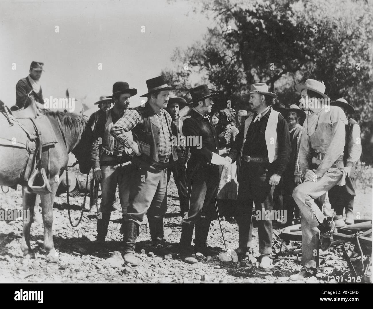 Pellicola originale titolo: combattere il caravan. Titolo inglese: combattere il caravan. Regista: DAVID BURTON; OTTO BROWER. Anno: 1931. Stelle: Gary Cooper. Credito: Paramount Pictures / Album Foto Stock