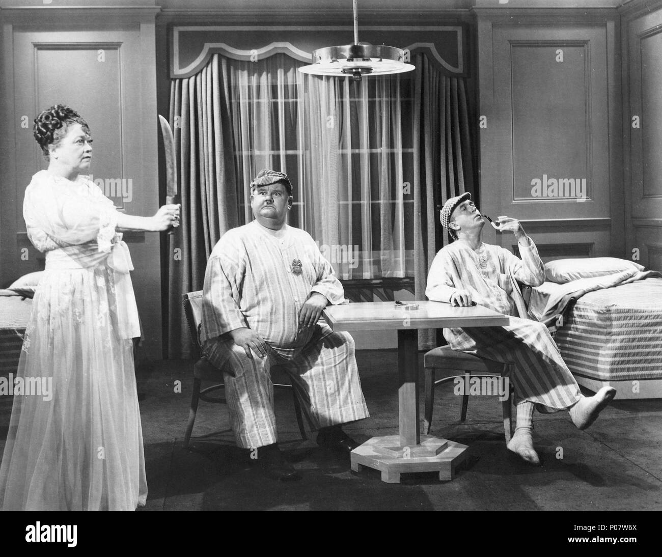 Pellicola originale titolo: il grande rumore. Titolo inglese: il grande rumore. Regista: MALCOLM ST. CLAIR. Anno: 1944. Stelle: Oliver Hardy Stan Laurel. Credito: 20TH CENTURY FOX / Album Foto Stock