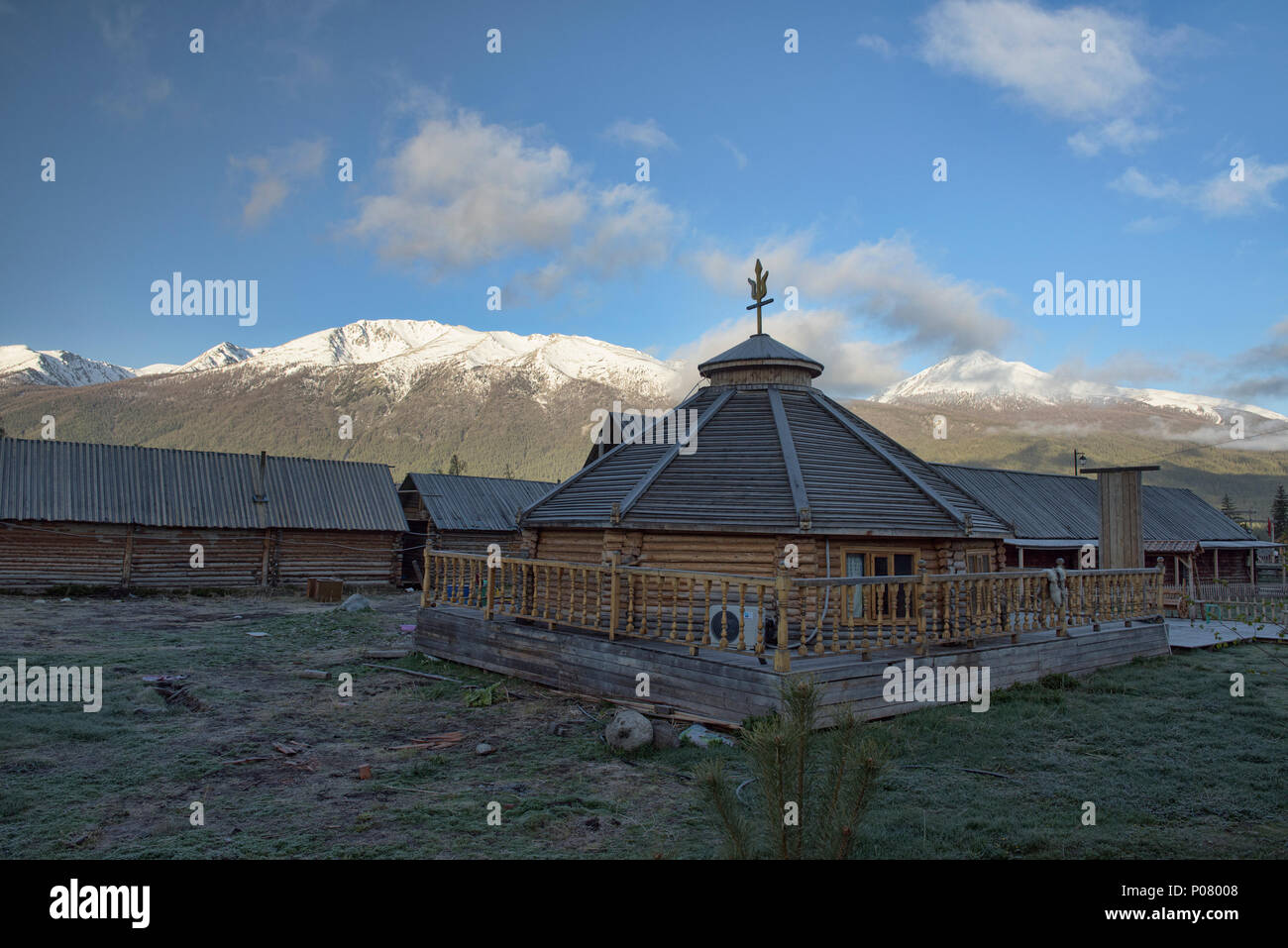 Villaggio Tuvan, Kanas Lake National Park, Xinjiang, Cina Foto Stock