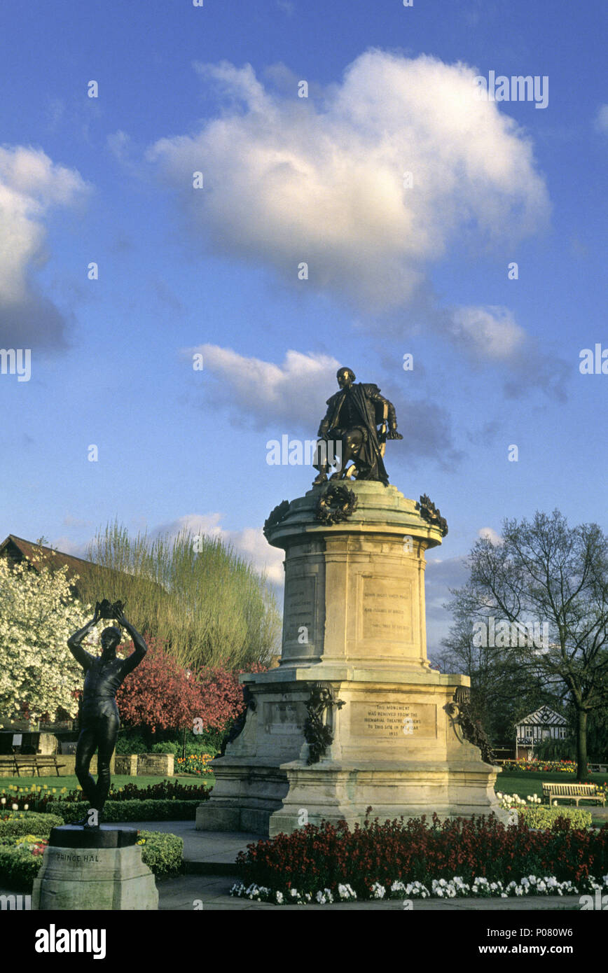 1992 STATUA STORICA DI SHAKESPEARE (©LORD RONALD GOWER 1881) GOWER MEMORIAL BANCROFT GARDENS STRATFORD UPON AVON WARWICKSHIRE INGHILTERRA UK Foto Stock