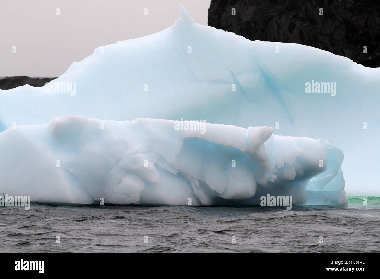 Ice berg nell'Oceano Atlantico al largo della costa di Terranova, del Canada Foto Stock