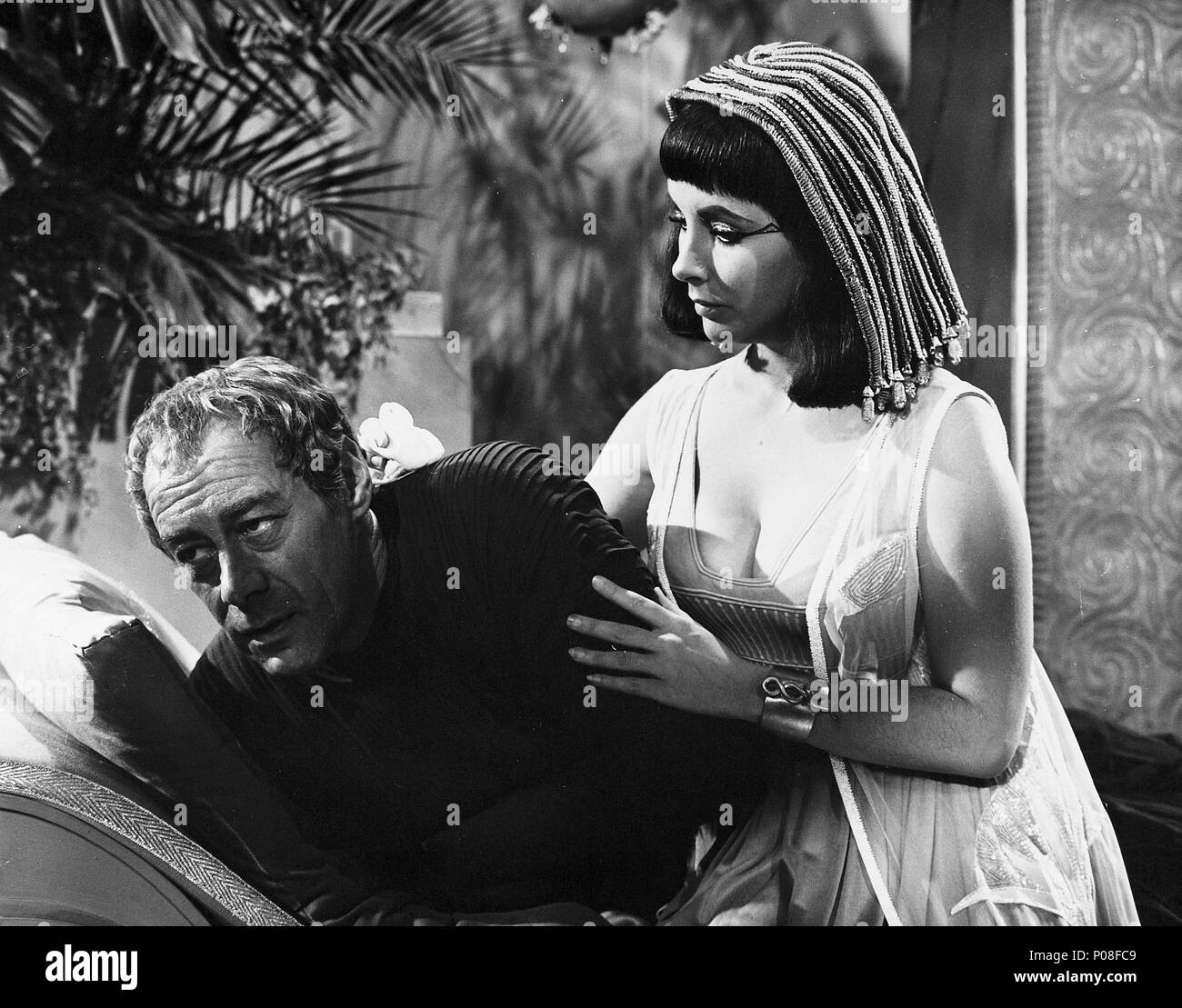 Pellicola originale titolo: CLEOPATRA. Titolo inglese: CLEOPATRA. Regista: Joseph L. MANKIEWICZ. Anno: 1963. Stelle: GAJUS Julius Caesar; Cleopatra VII FARAONE; REX HARRISON; Elizabeth Taylor. Credito: 20TH CENTURY FOX / Album Foto Stock