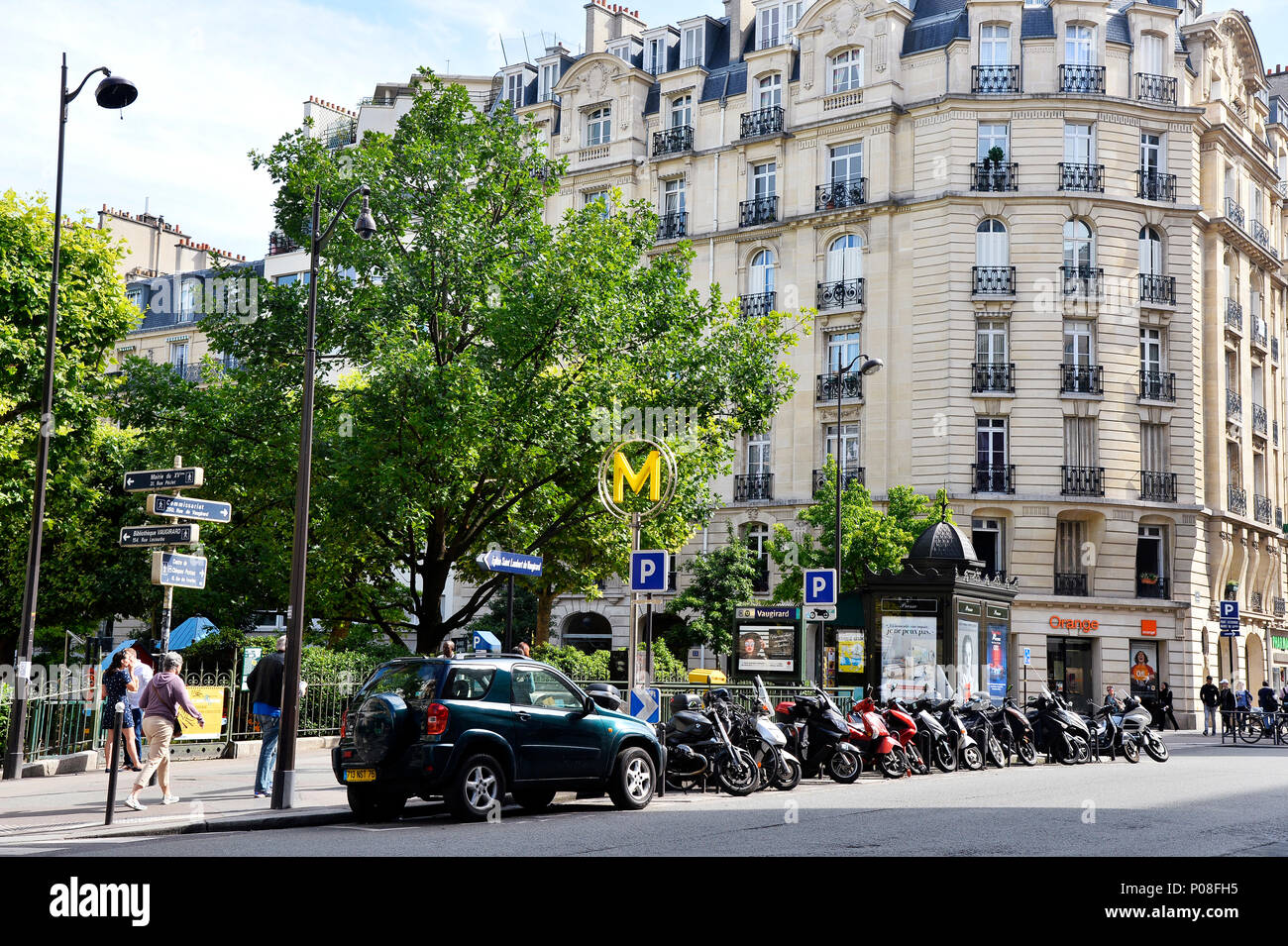 Vaugirard Metro Station - Rue de Vaugirad - Parigi - Francia Foto Stock