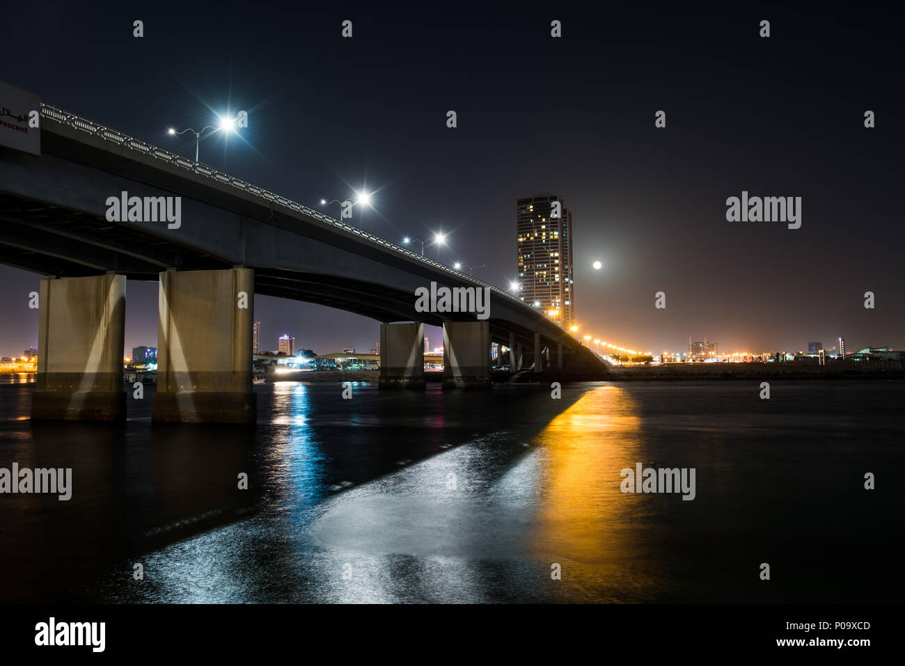 Vista notturna di Ras al Khaimah creek, nord emirato di EMIRATI ARABI UNITI Foto Stock