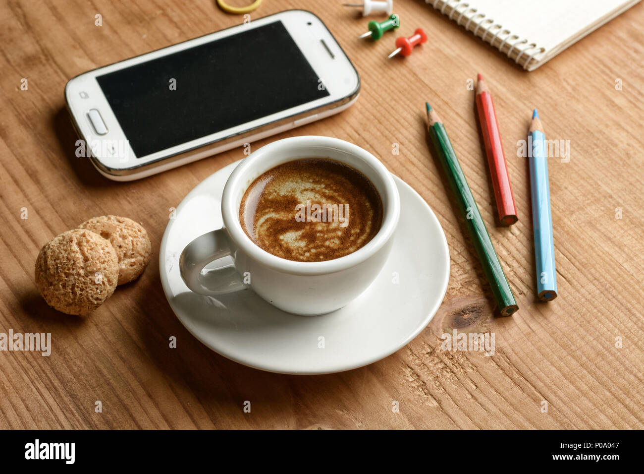 Prendere un caffè durante la pausa di lavoro - primo piano Foto Stock