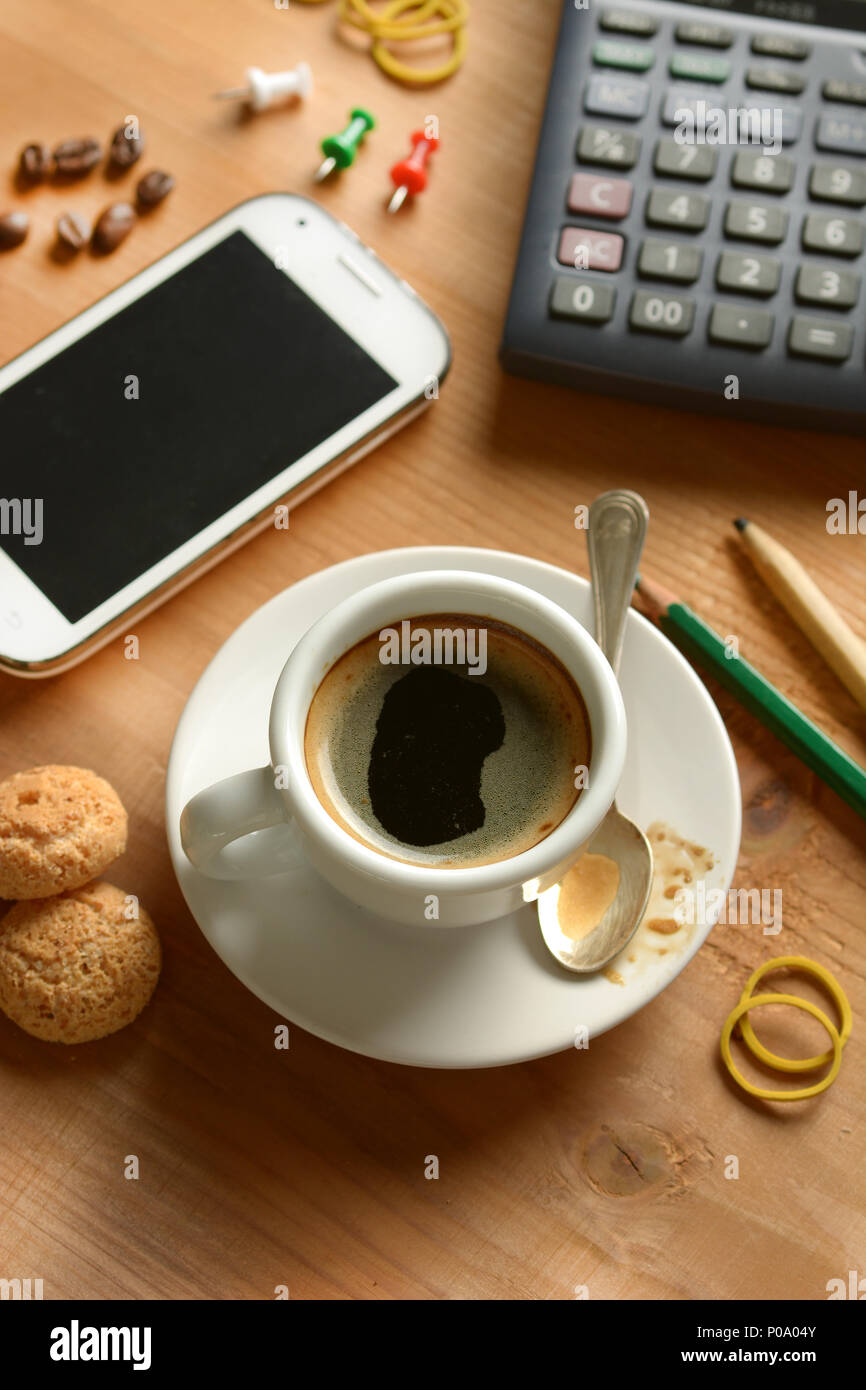 Prendere un caffè durante la pausa di lavoro - primo piano Foto Stock