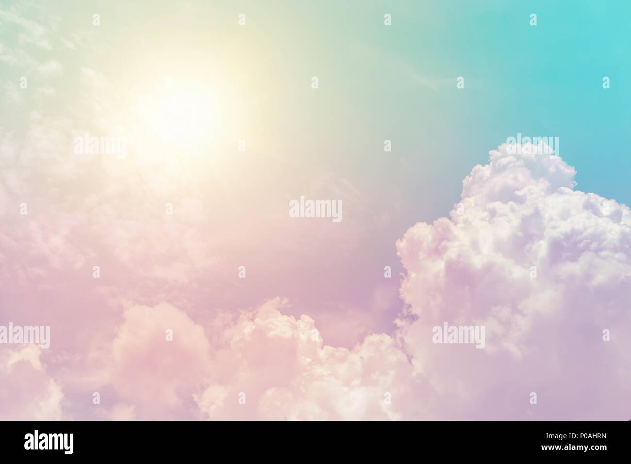 Sunny cloud sky fantasy colorato color pastello per lo sfondo Foto Stock